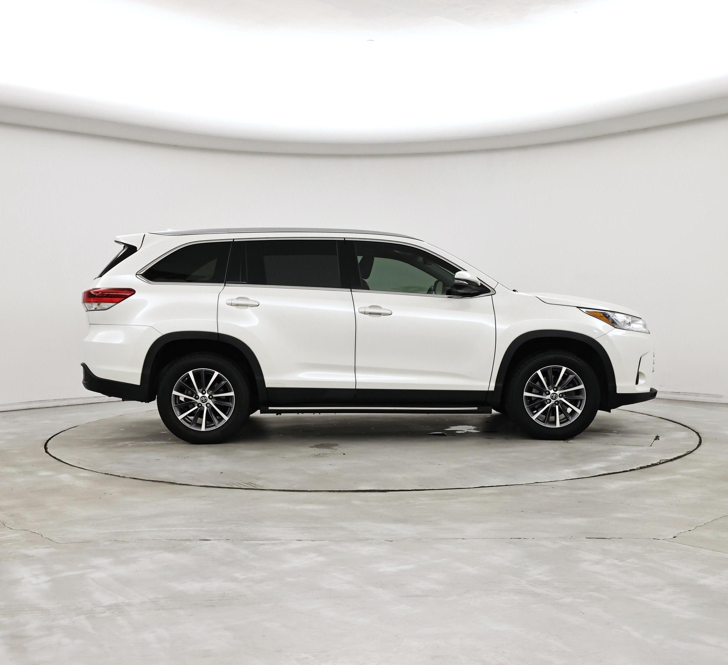 Thumbnail: 2019 Toyota Highlander - 7