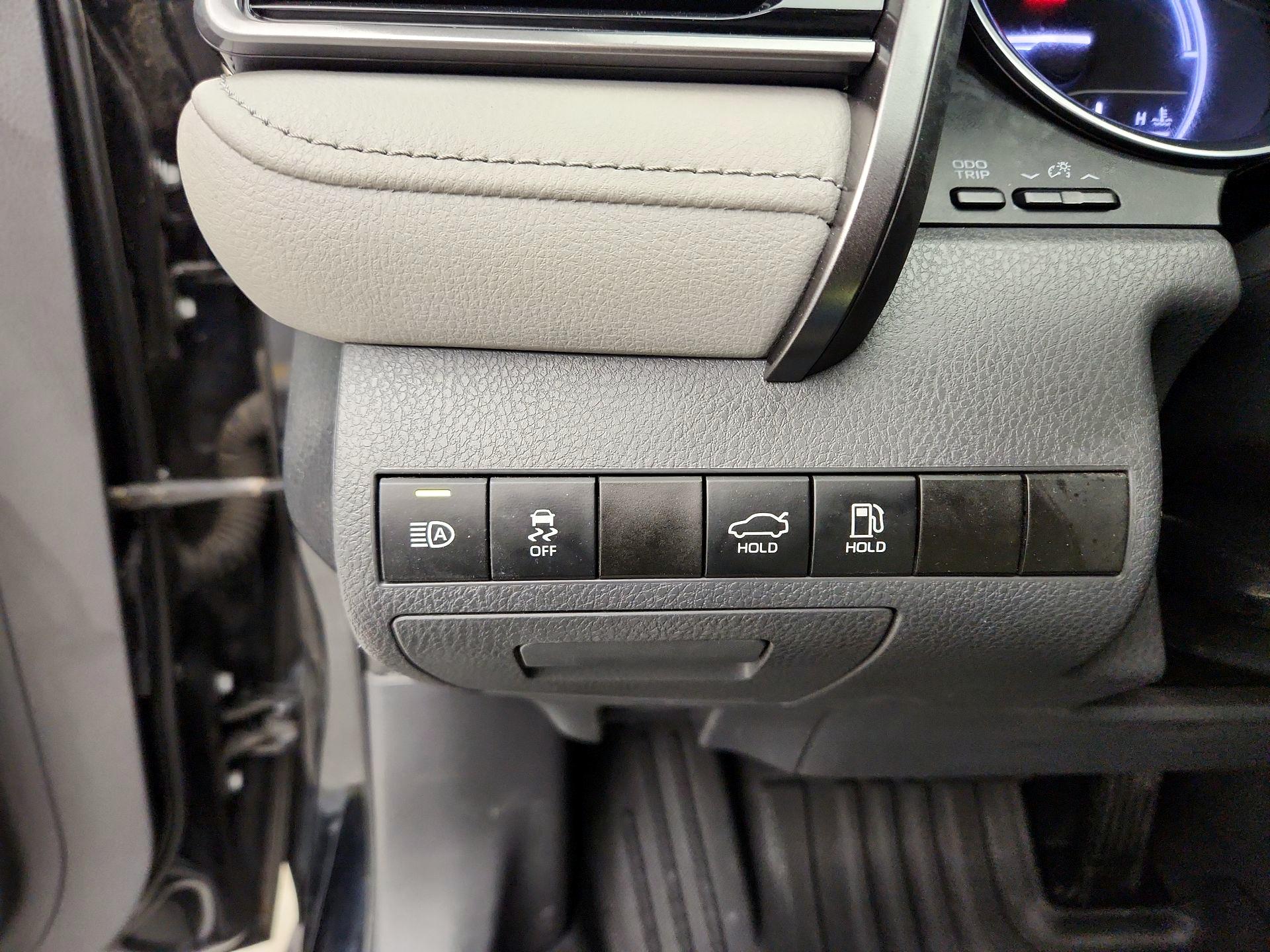 Thumbnail: 2020 Toyota Camry - 13