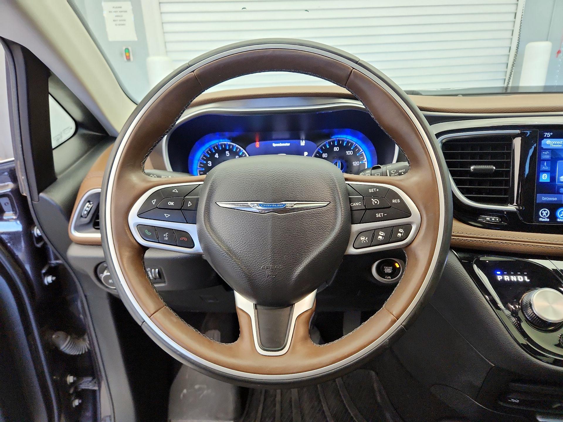 Thumbnail: 2017 Chrysler Pacifica - 10