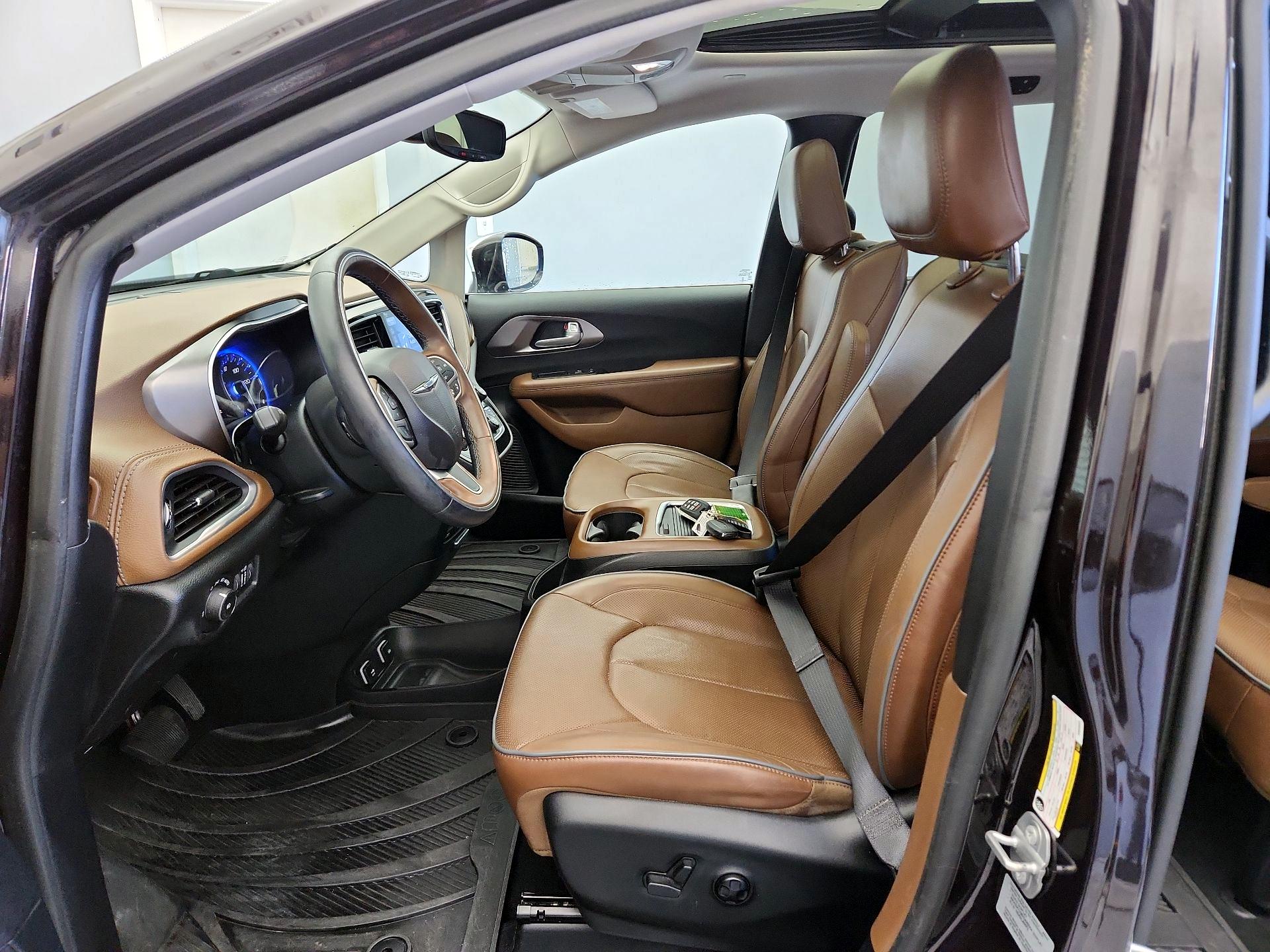 Thumbnail: 2017 Chrysler Pacifica - 11