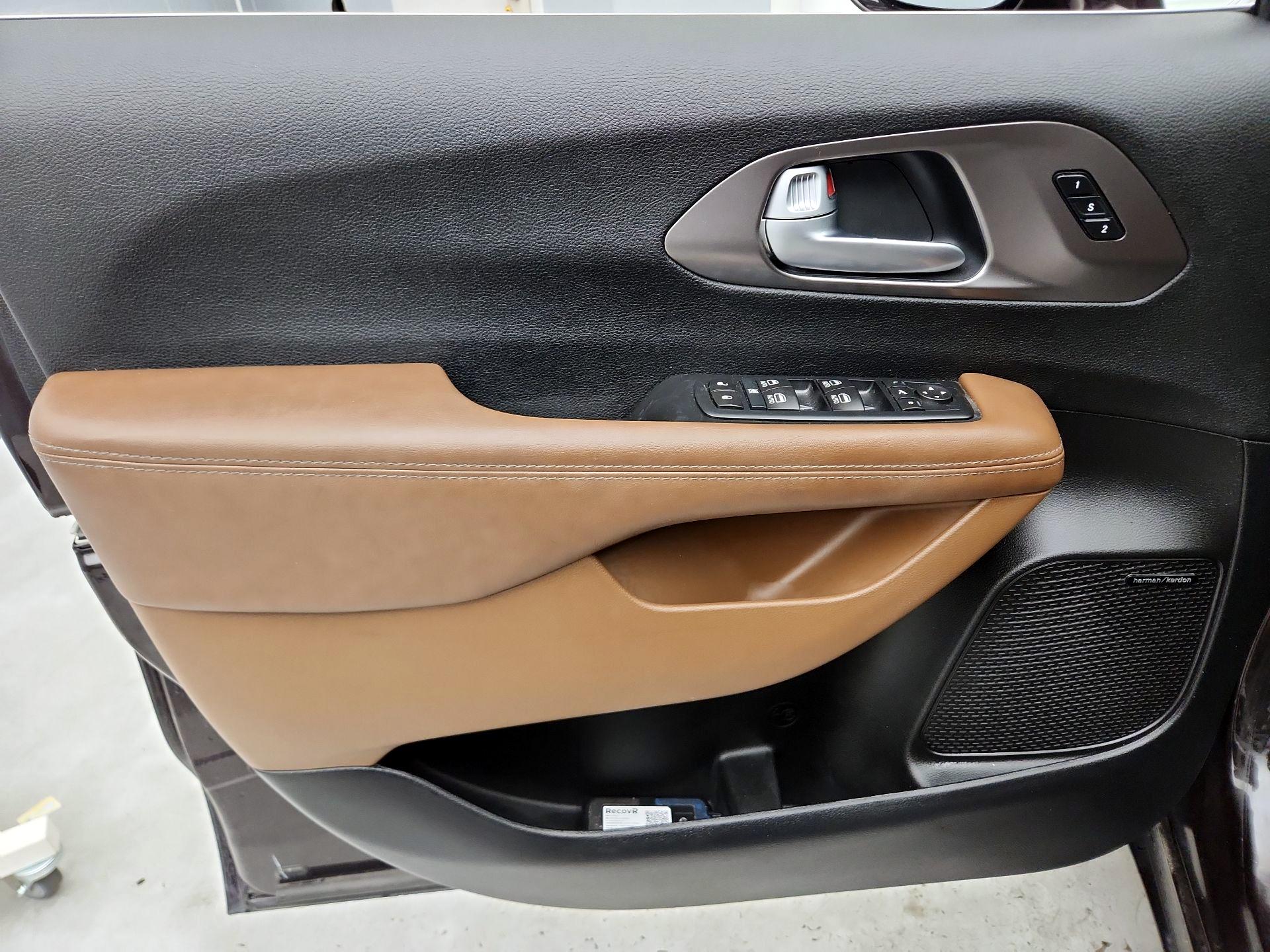 Thumbnail: 2017 Chrysler Pacifica - 12