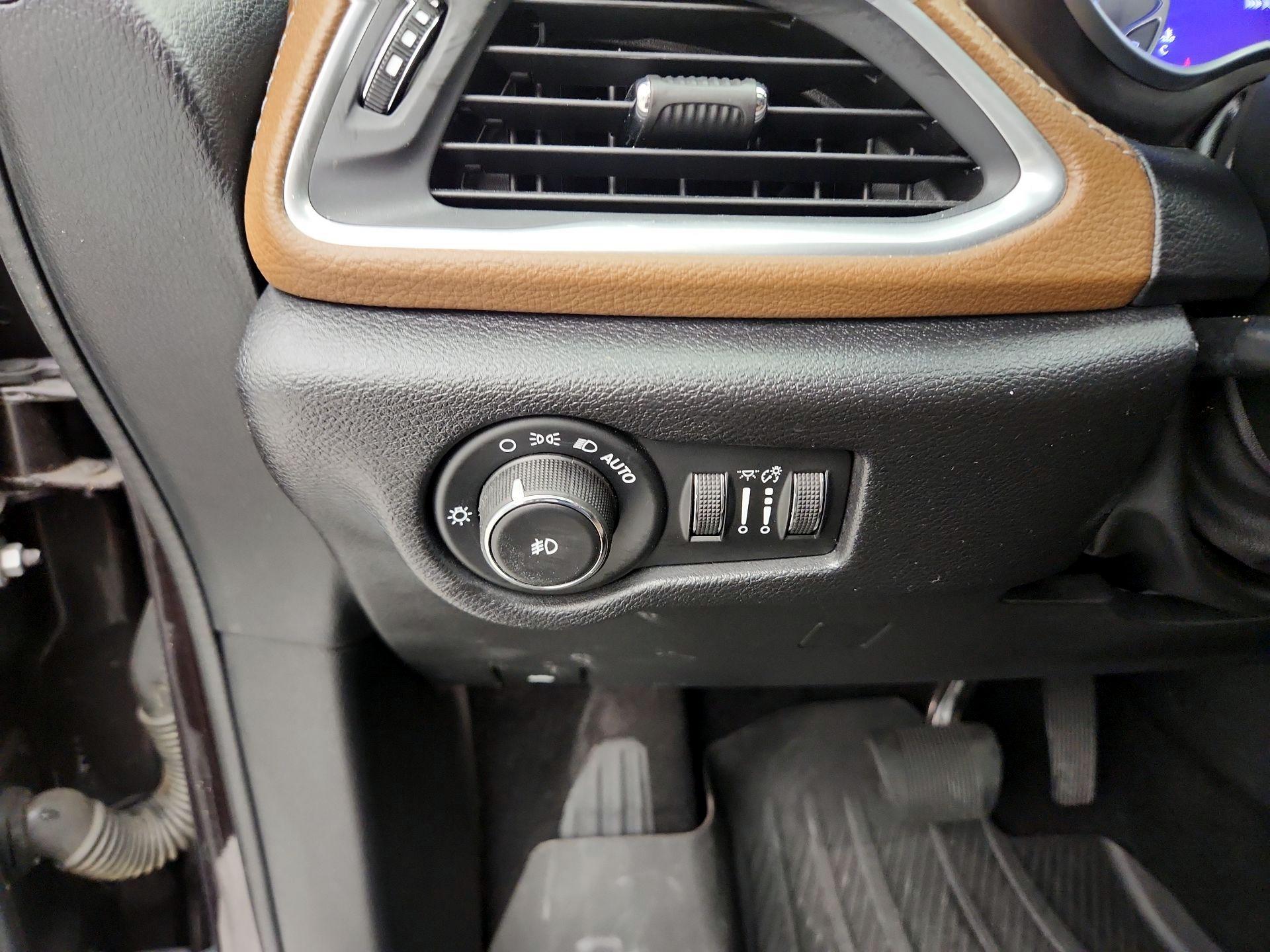 Thumbnail: 2017 Chrysler Pacifica - 13