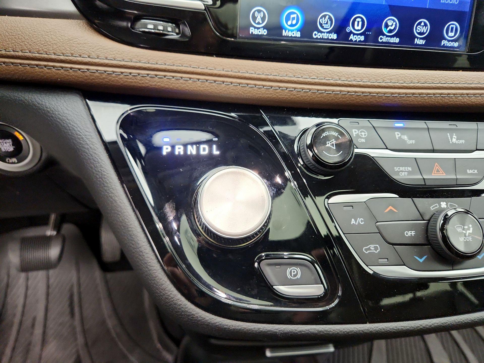 Thumbnail: 2017 Chrysler Pacifica - 18