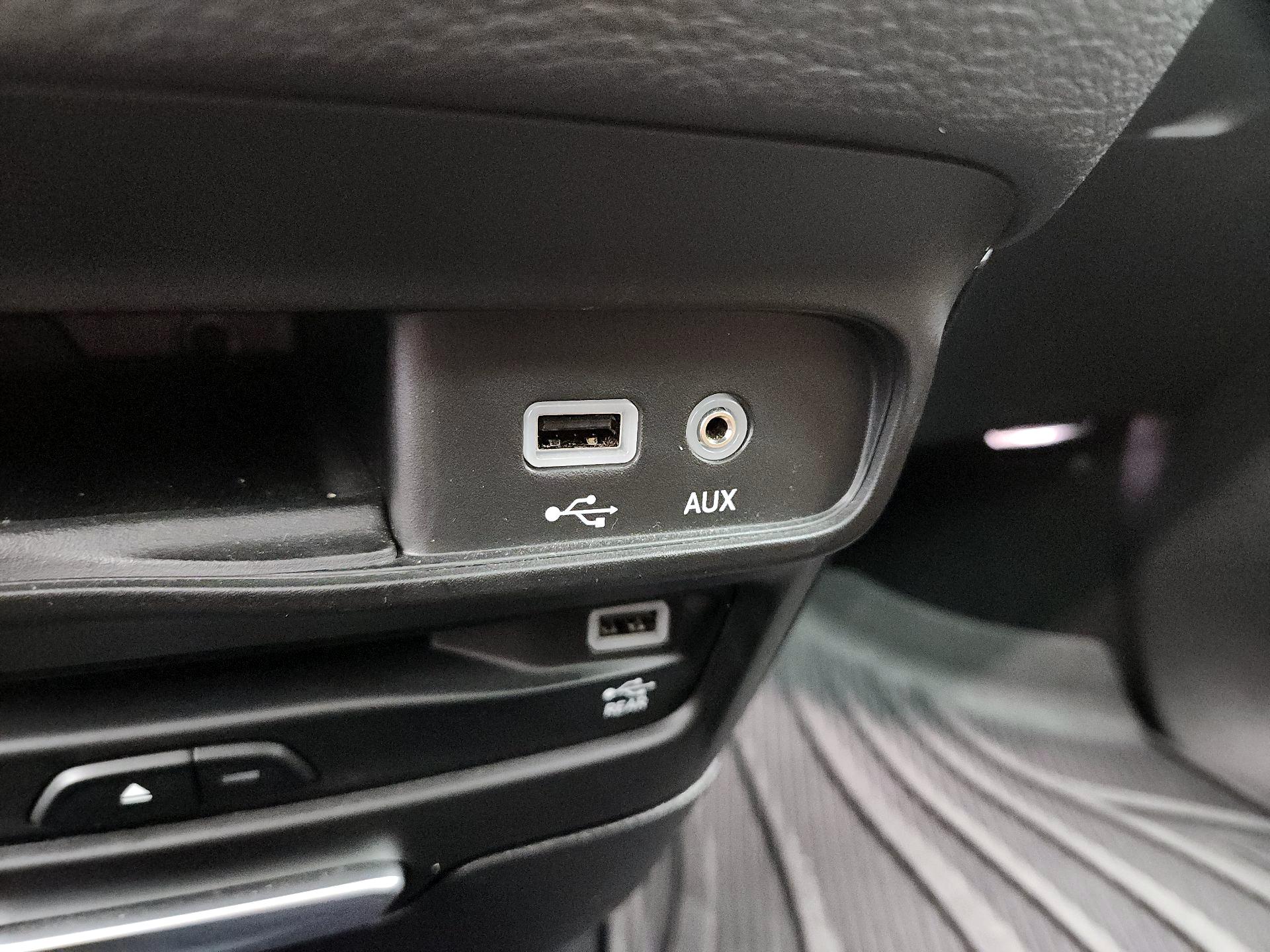 Thumbnail: 2017 Chrysler Pacifica - 19