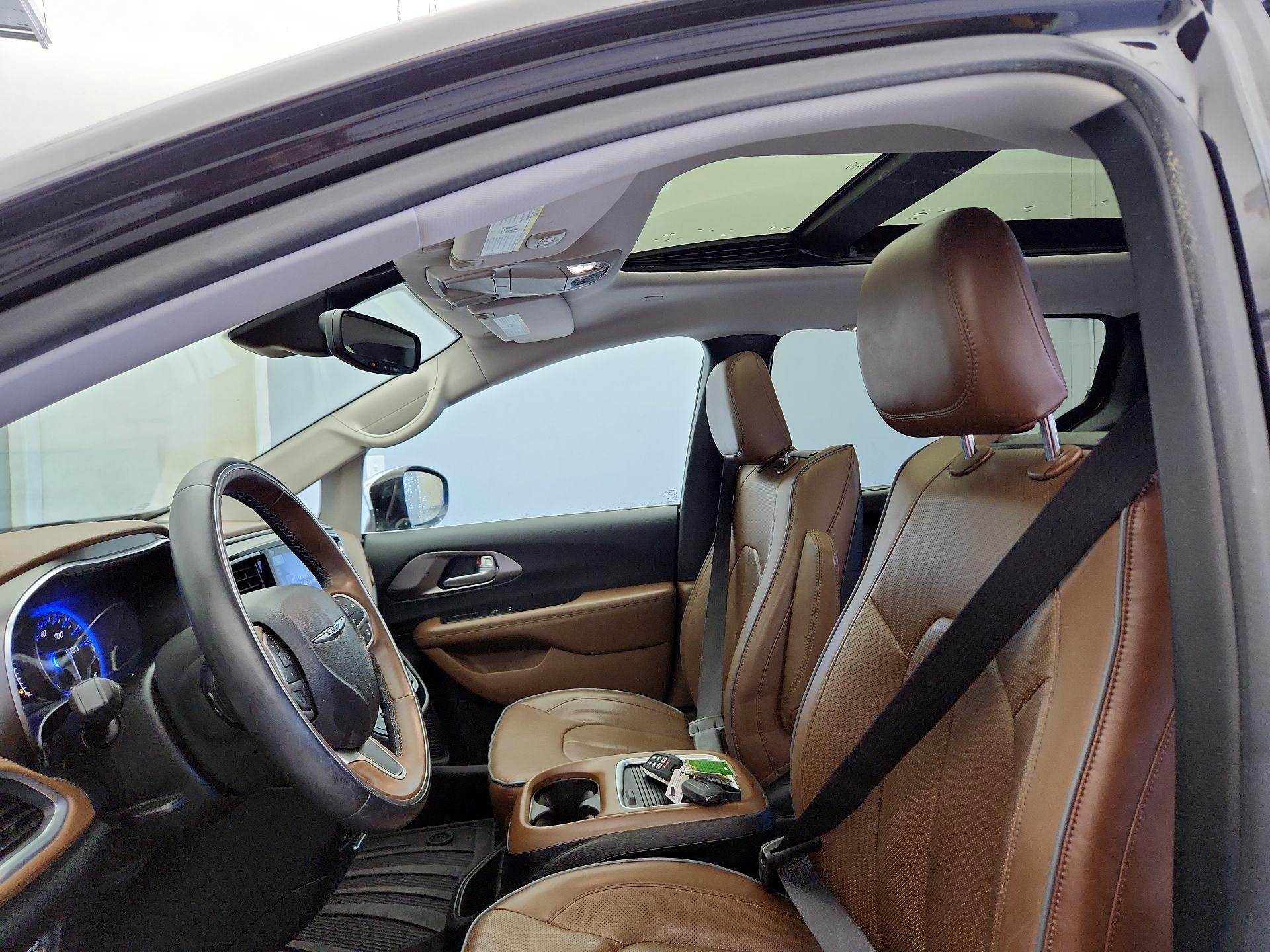 Thumbnail: 2017 Chrysler Pacifica - 20