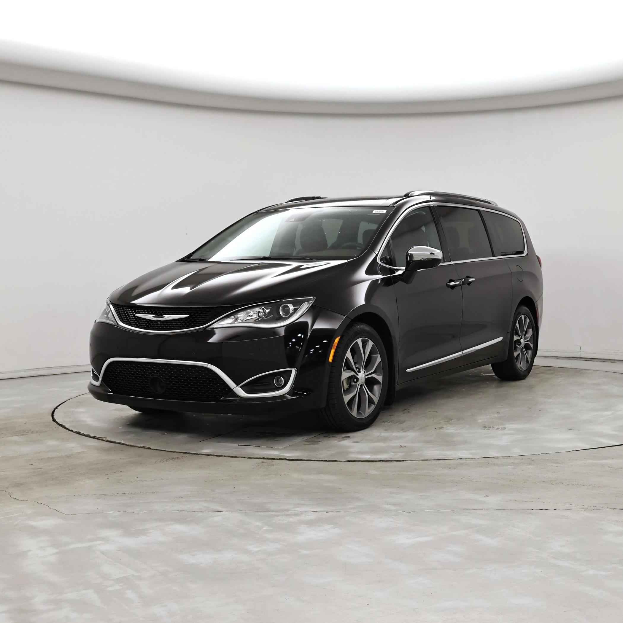 Thumbnail: 2017 Chrysler Pacifica - 4