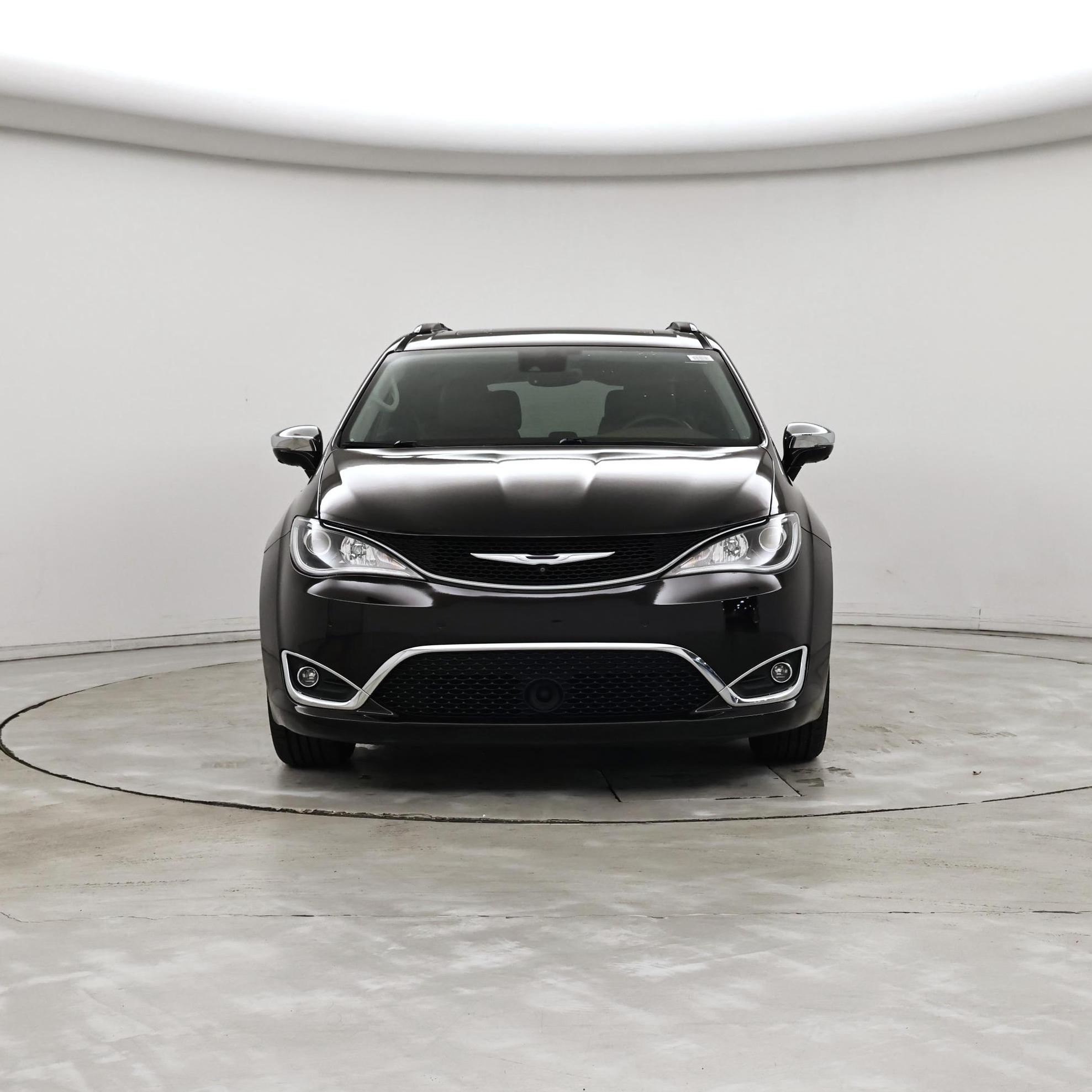 Thumbnail: 2017 Chrysler Pacifica - 5