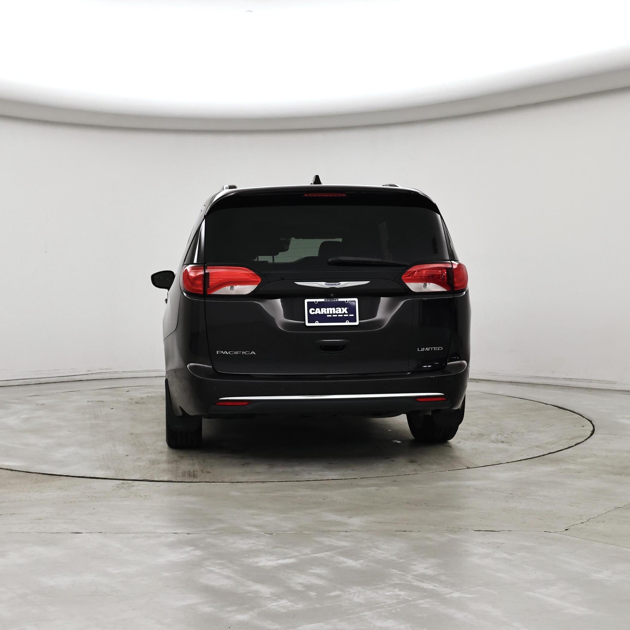 Thumbnail: 2017 Chrysler Pacifica - 6