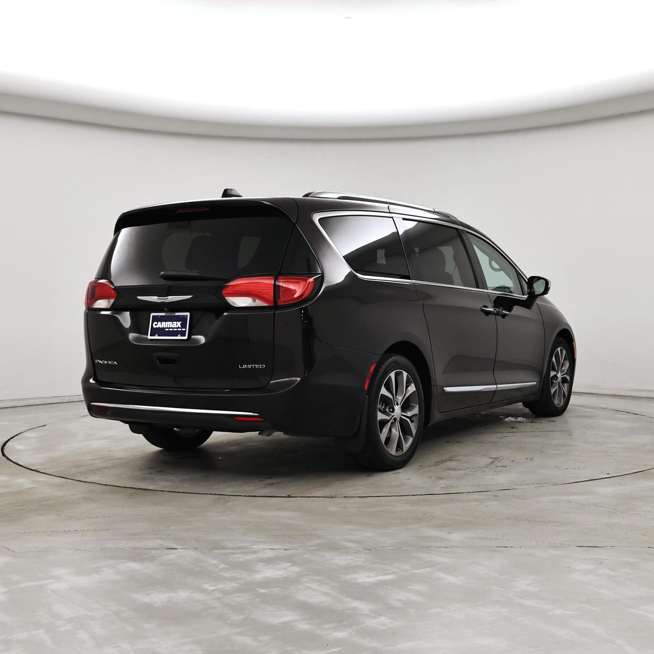 Thumbnail: 2017 Chrysler Pacifica - 8