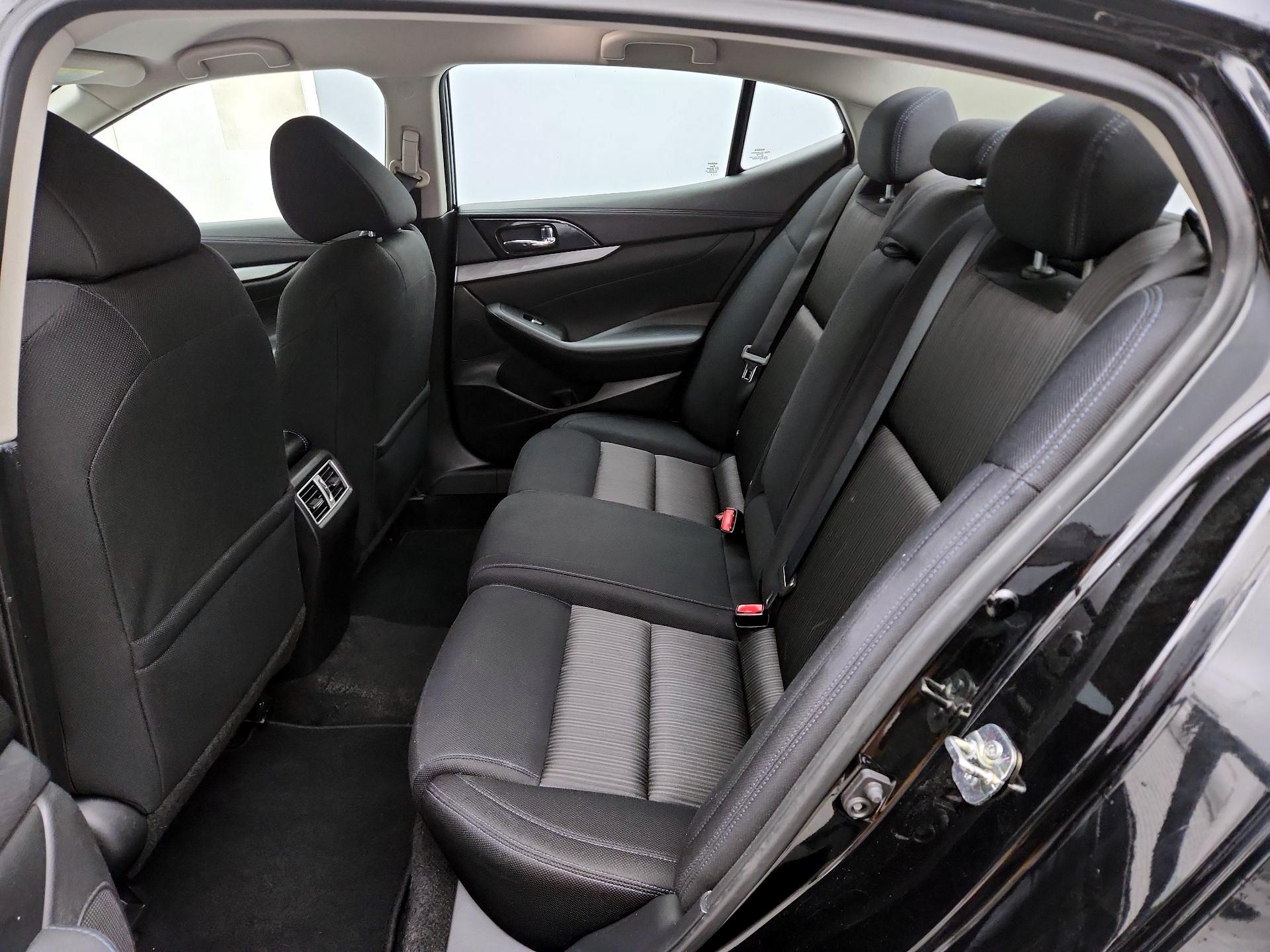 Thumbnail: 2016 Nissan Maxima - 20