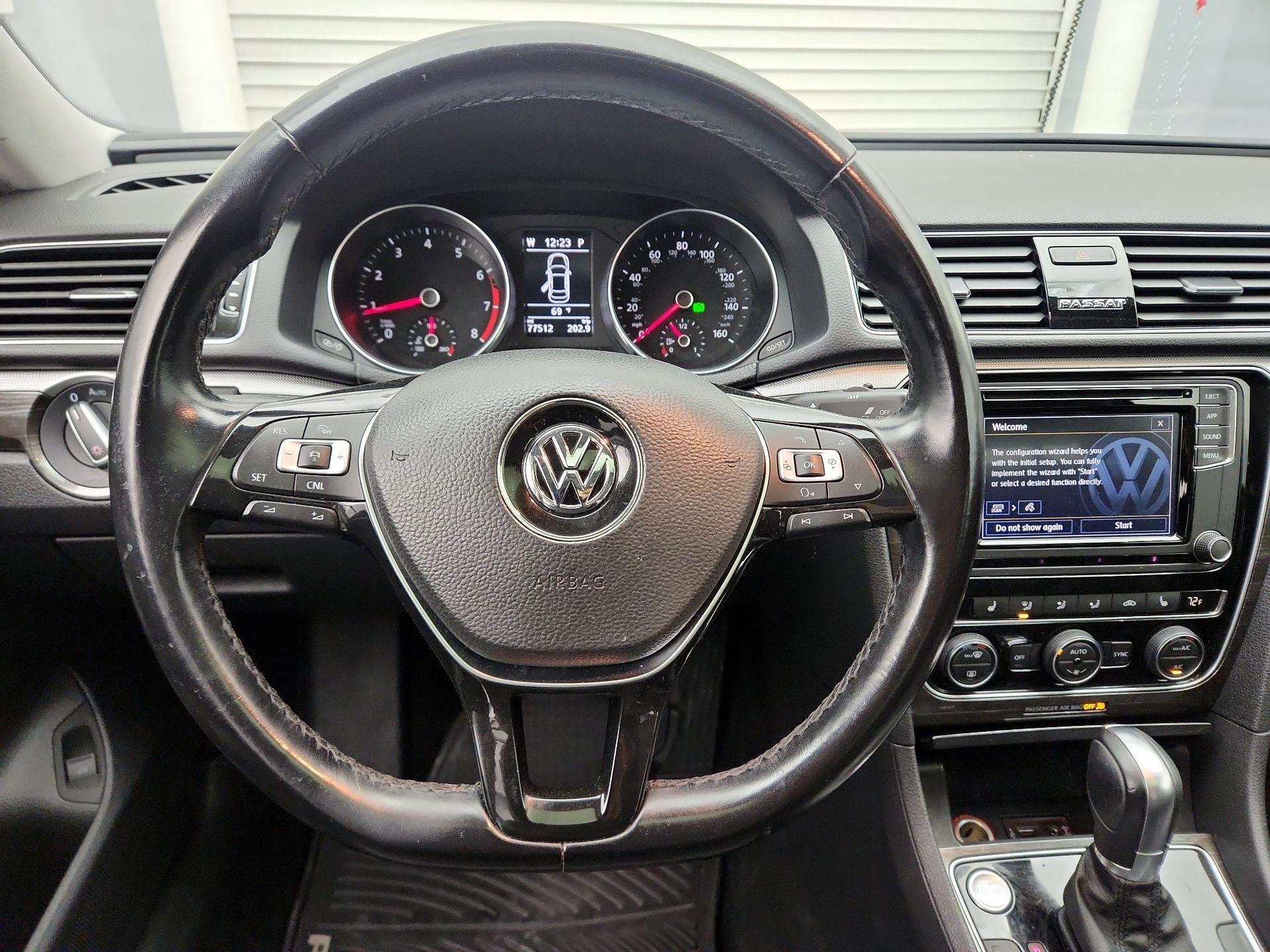 Thumbnail: 2018 Volkswagen Passat - 10