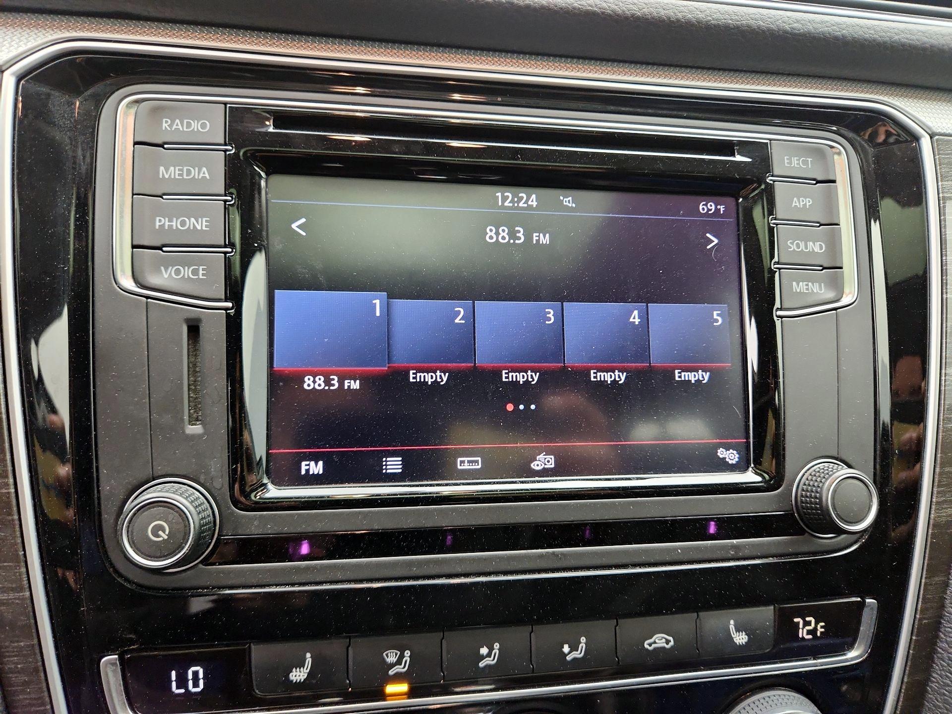 Thumbnail: 2018 Volkswagen Passat - 15