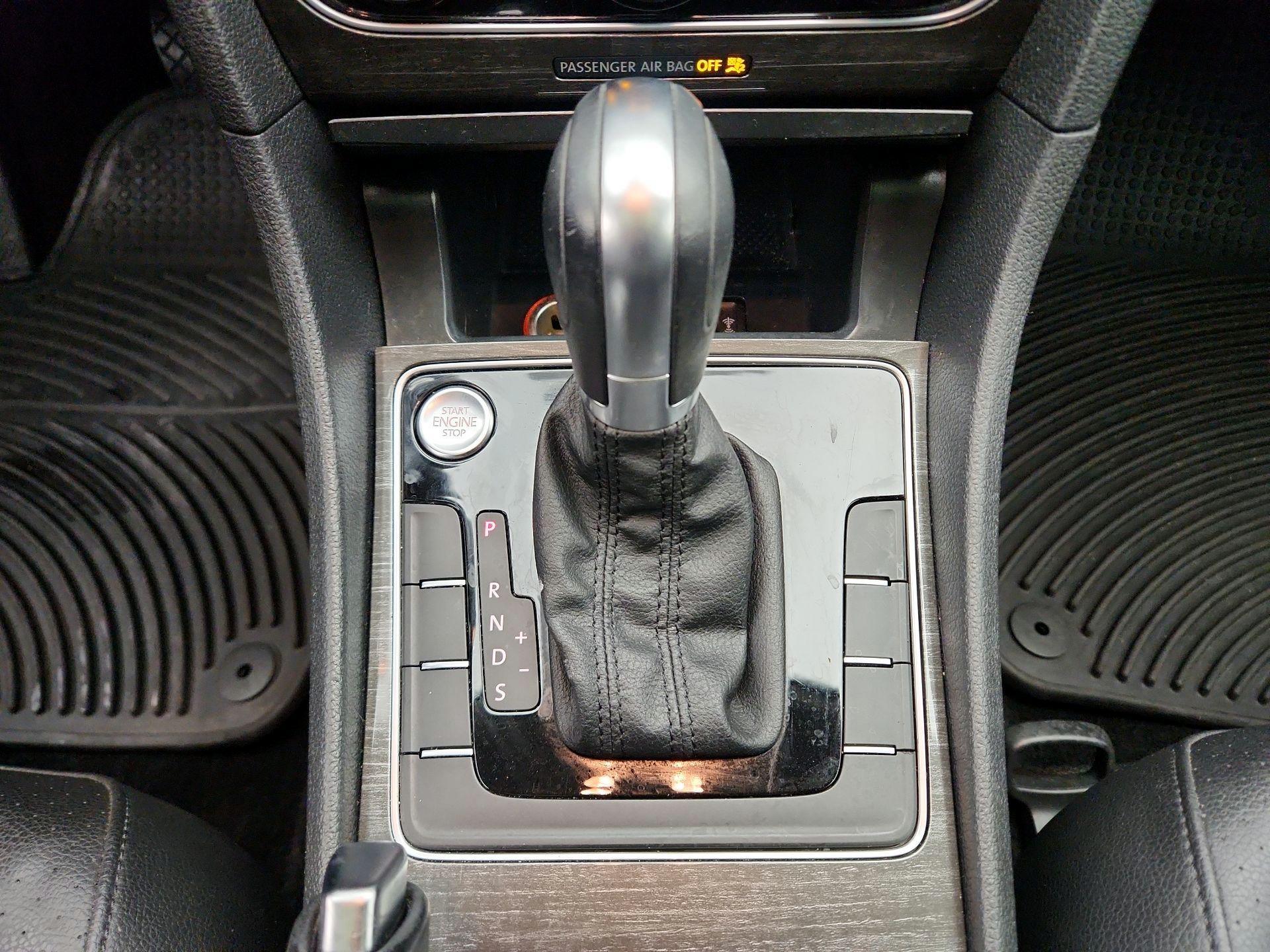 Thumbnail: 2018 Volkswagen Passat - 17