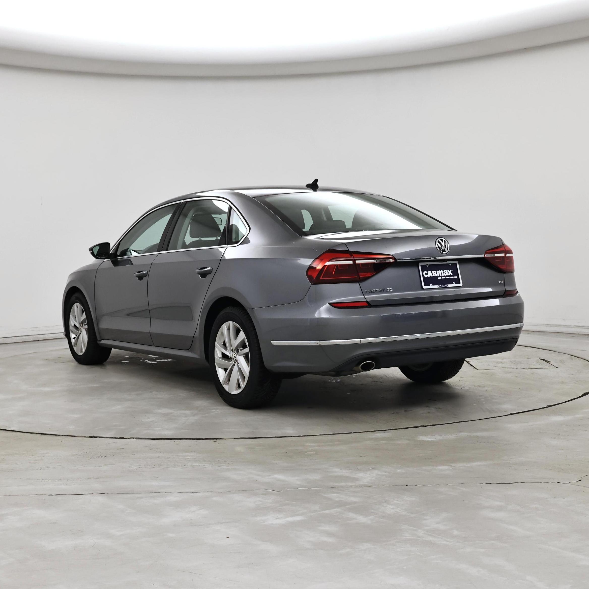 Thumbnail: 2018 Volkswagen Passat - 2