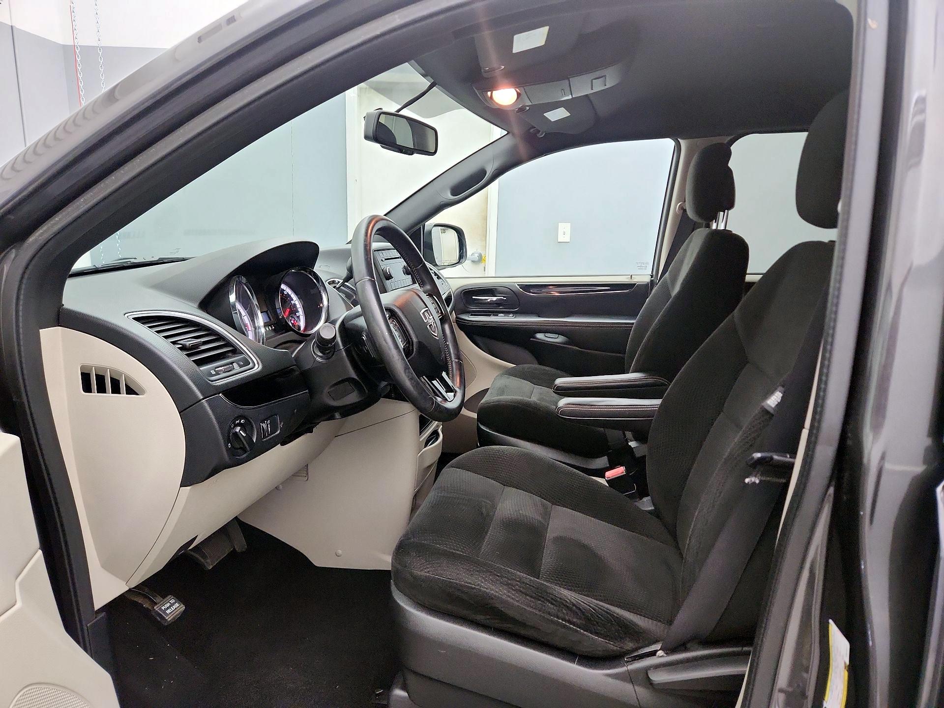 Thumbnail: 2017 Dodge Grand Caravan - 11