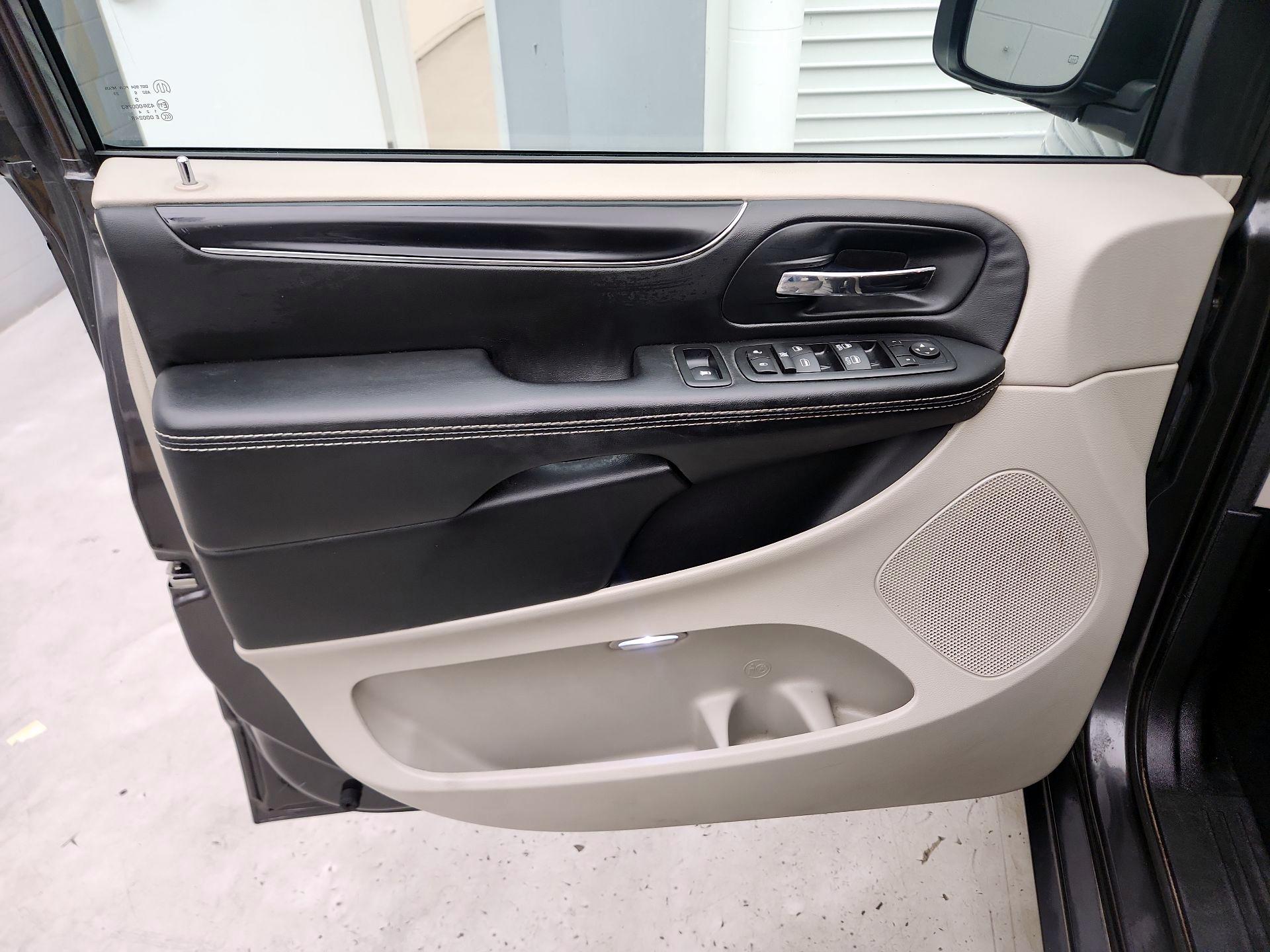 Thumbnail: 2017 Dodge Grand Caravan - 12