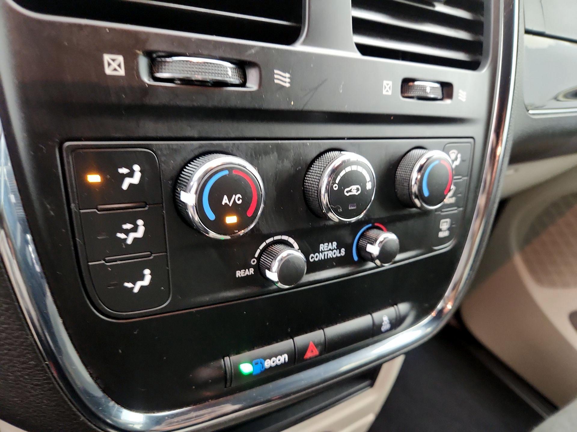 Thumbnail: 2017 Dodge Grand Caravan - 15