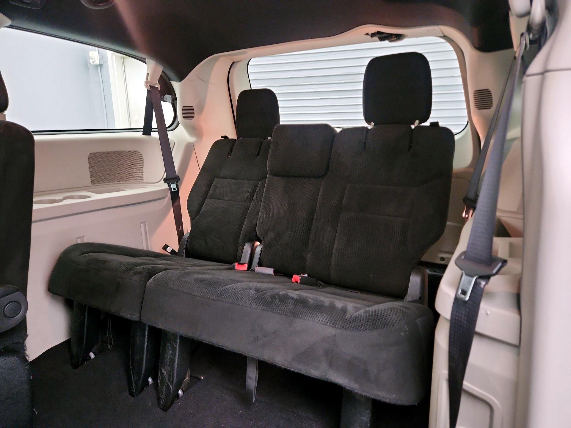 Thumbnail: 2017 Dodge Grand Caravan - 18