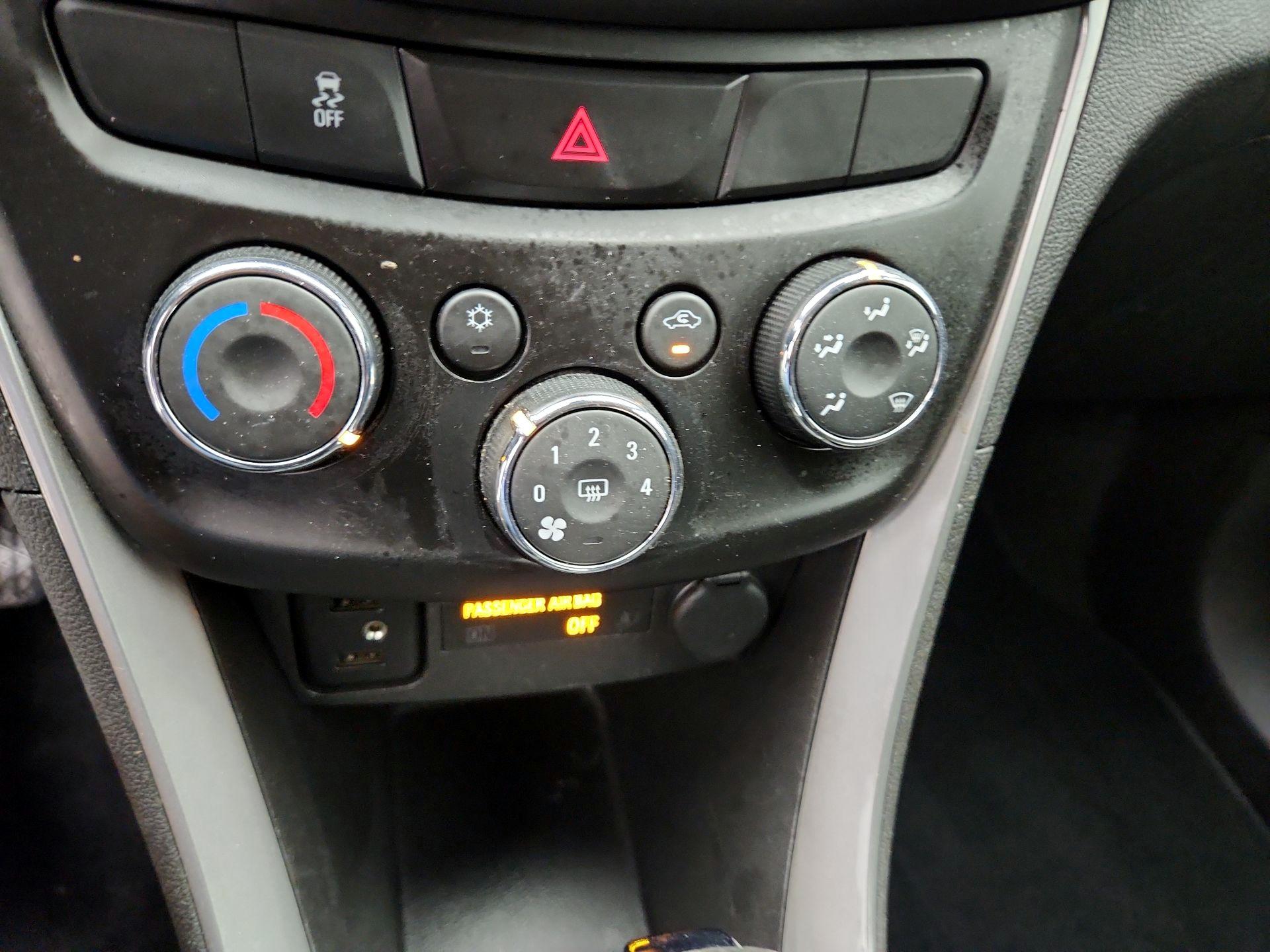 Thumbnail: 2019 Chevrolet Trax - 16