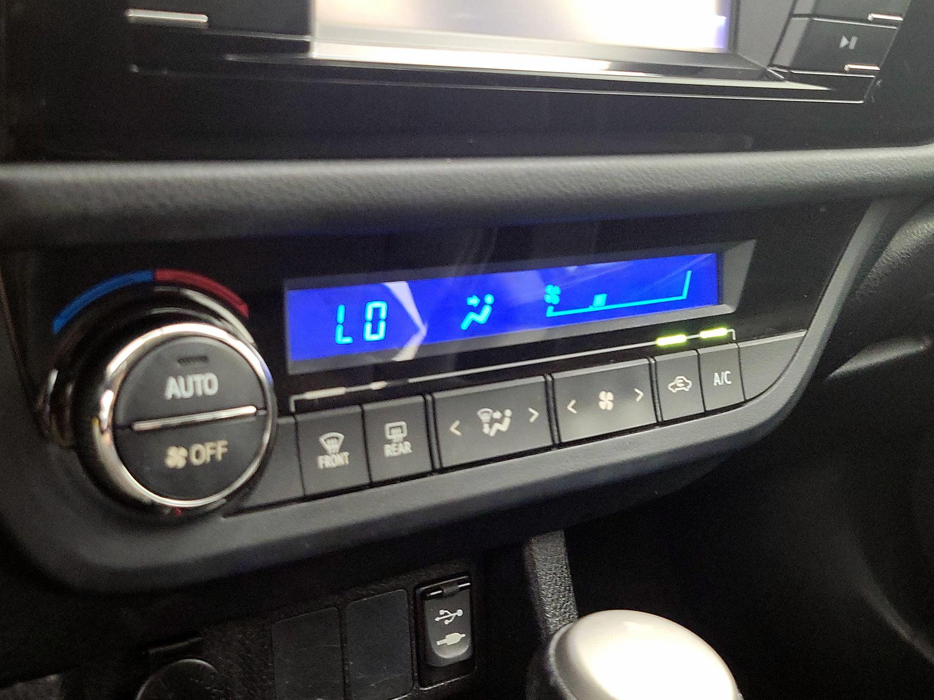 Thumbnail: 2016 Toyota Corolla - 16