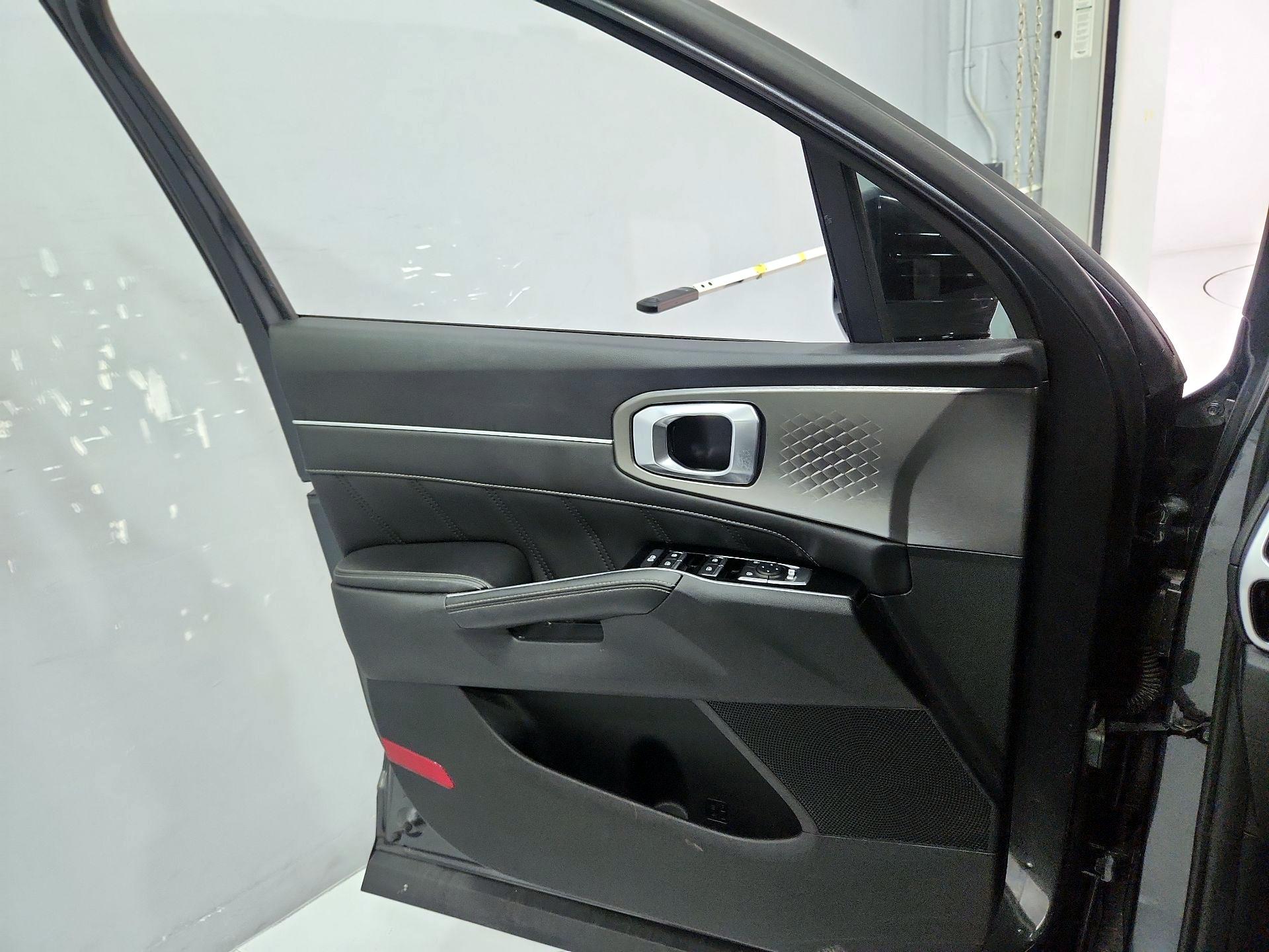 Thumbnail: 2022 Kia Sorento - 12