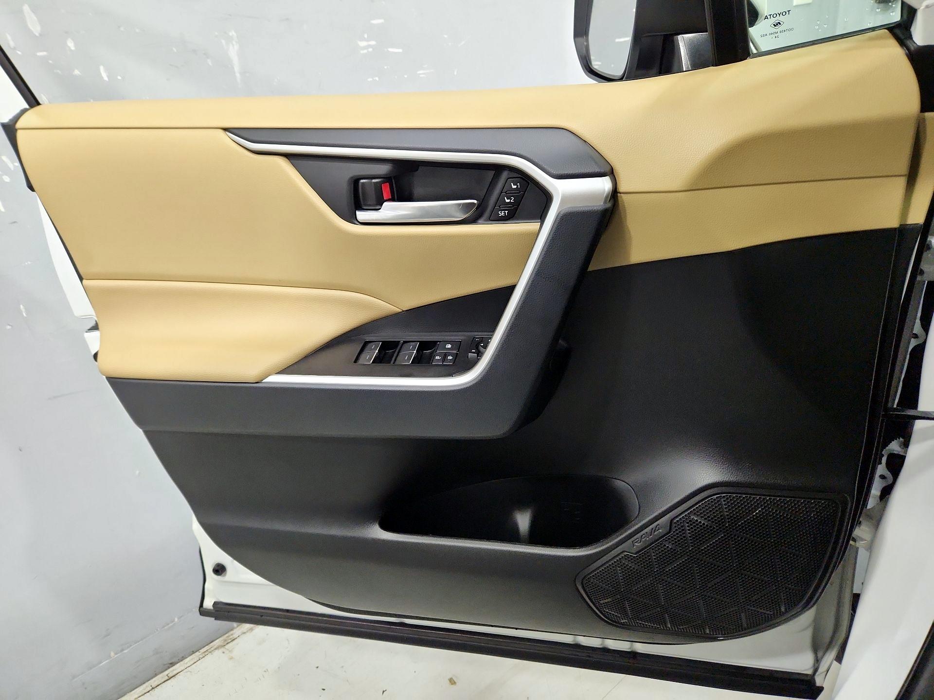 Thumbnail: 2025 Toyota RAV4 - 12