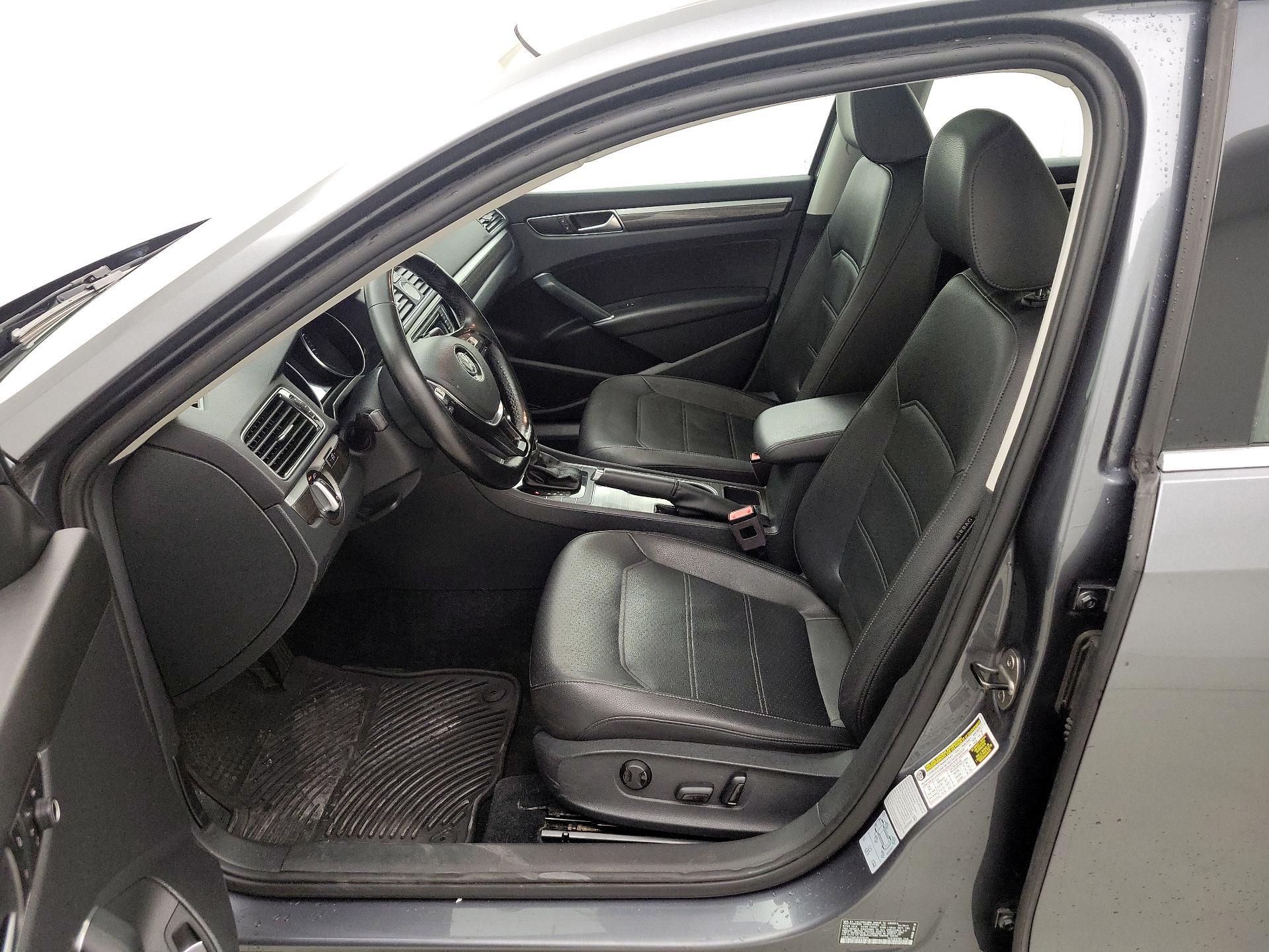 Thumbnail: 2017 Volkswagen Passat - 11