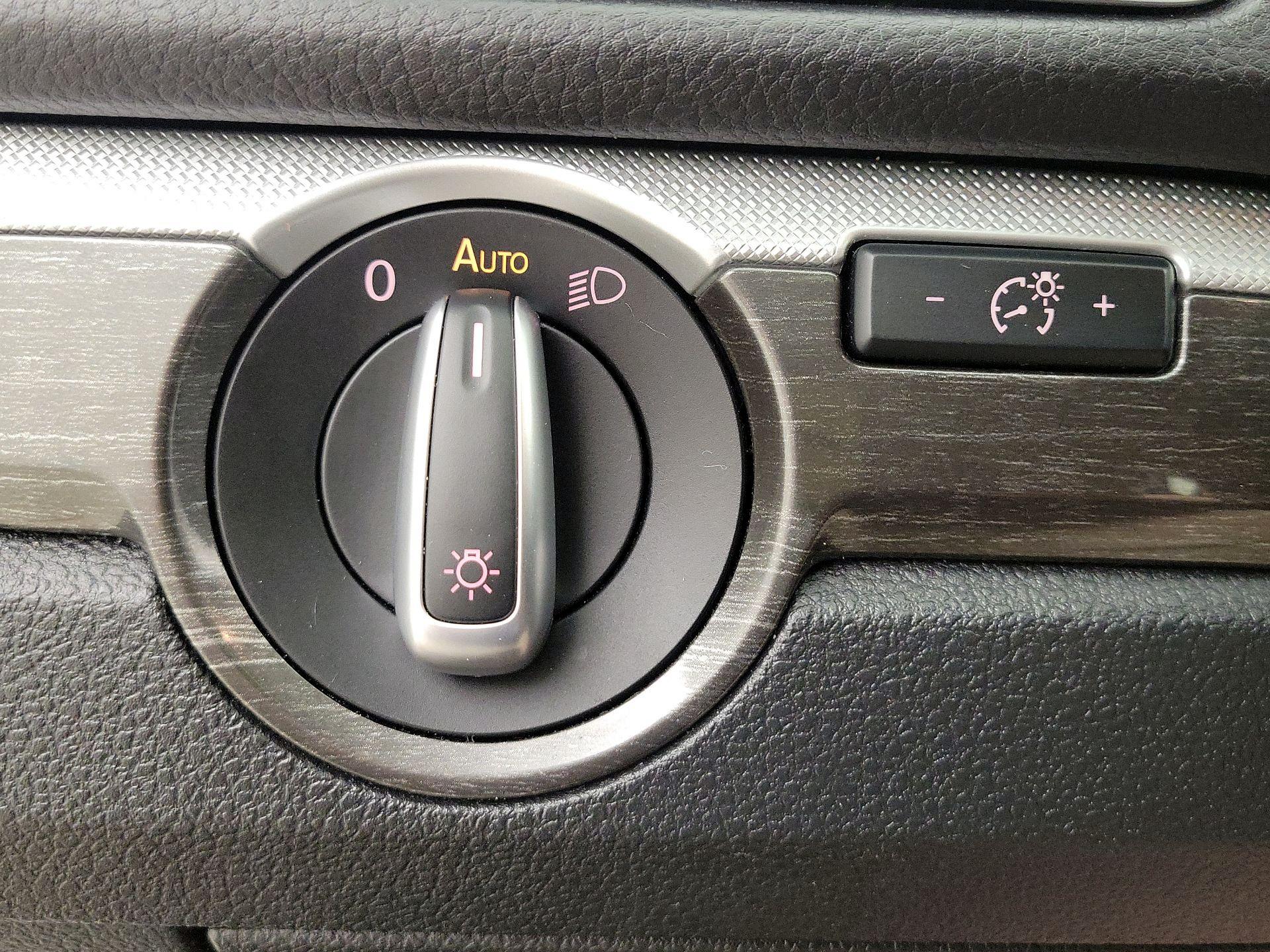 Thumbnail: 2017 Volkswagen Passat - 13