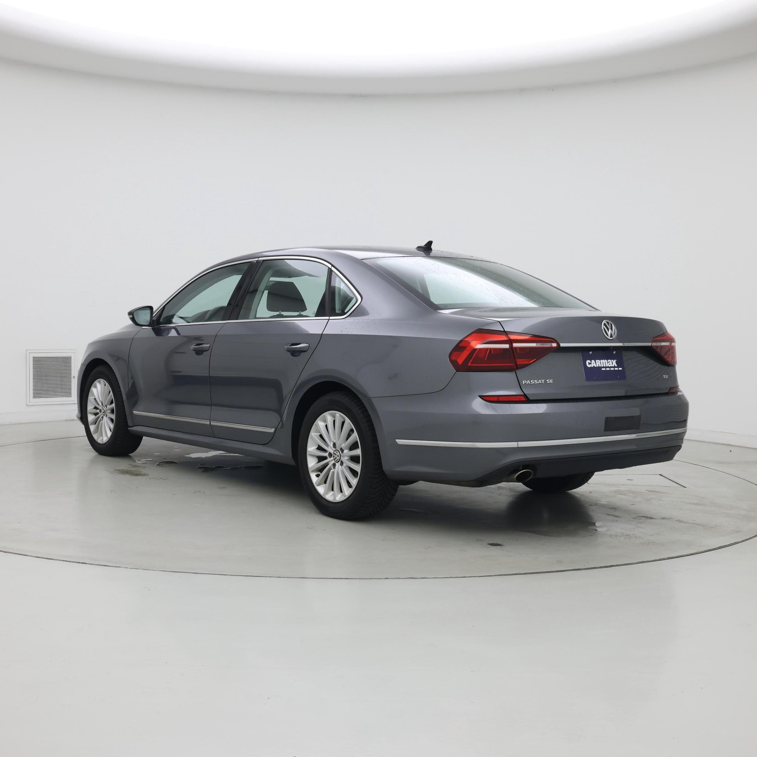 Thumbnail: 2017 Volkswagen Passat - 2