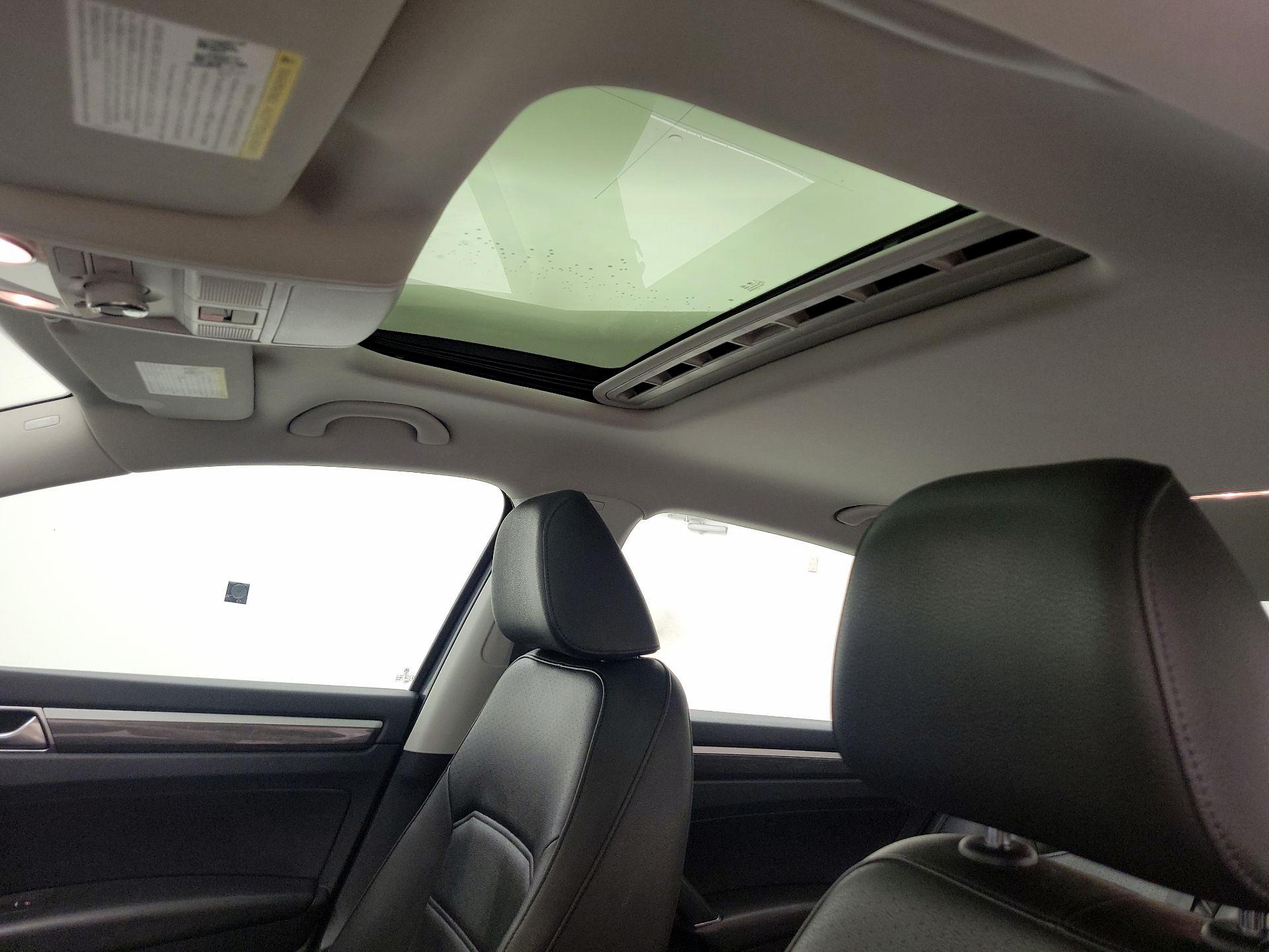 Thumbnail: 2017 Volkswagen Passat - 19