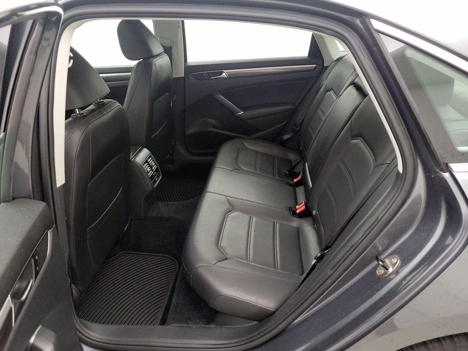 Thumbnail: 2017 Volkswagen Passat - 20