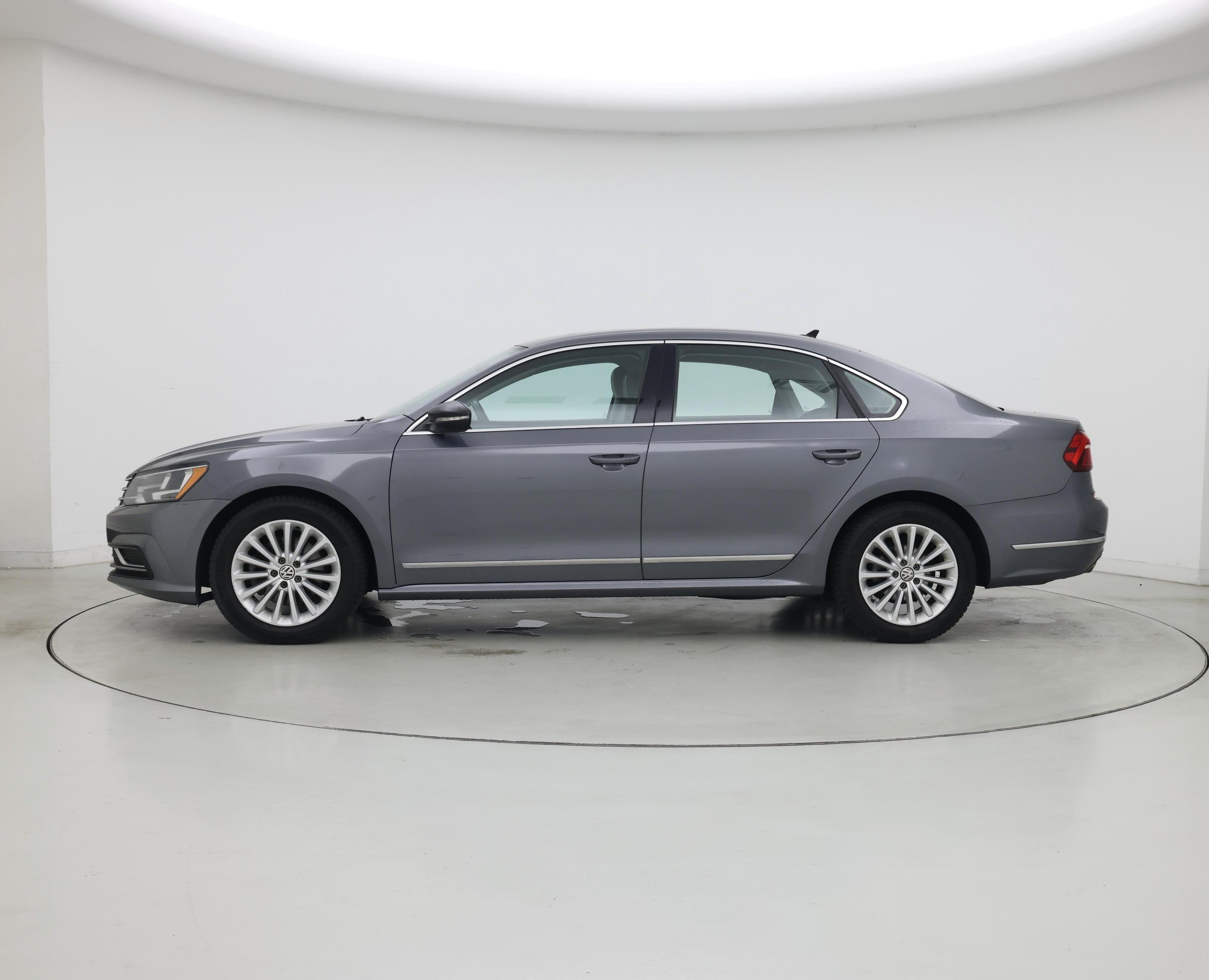 Thumbnail: 2017 Volkswagen Passat - 3