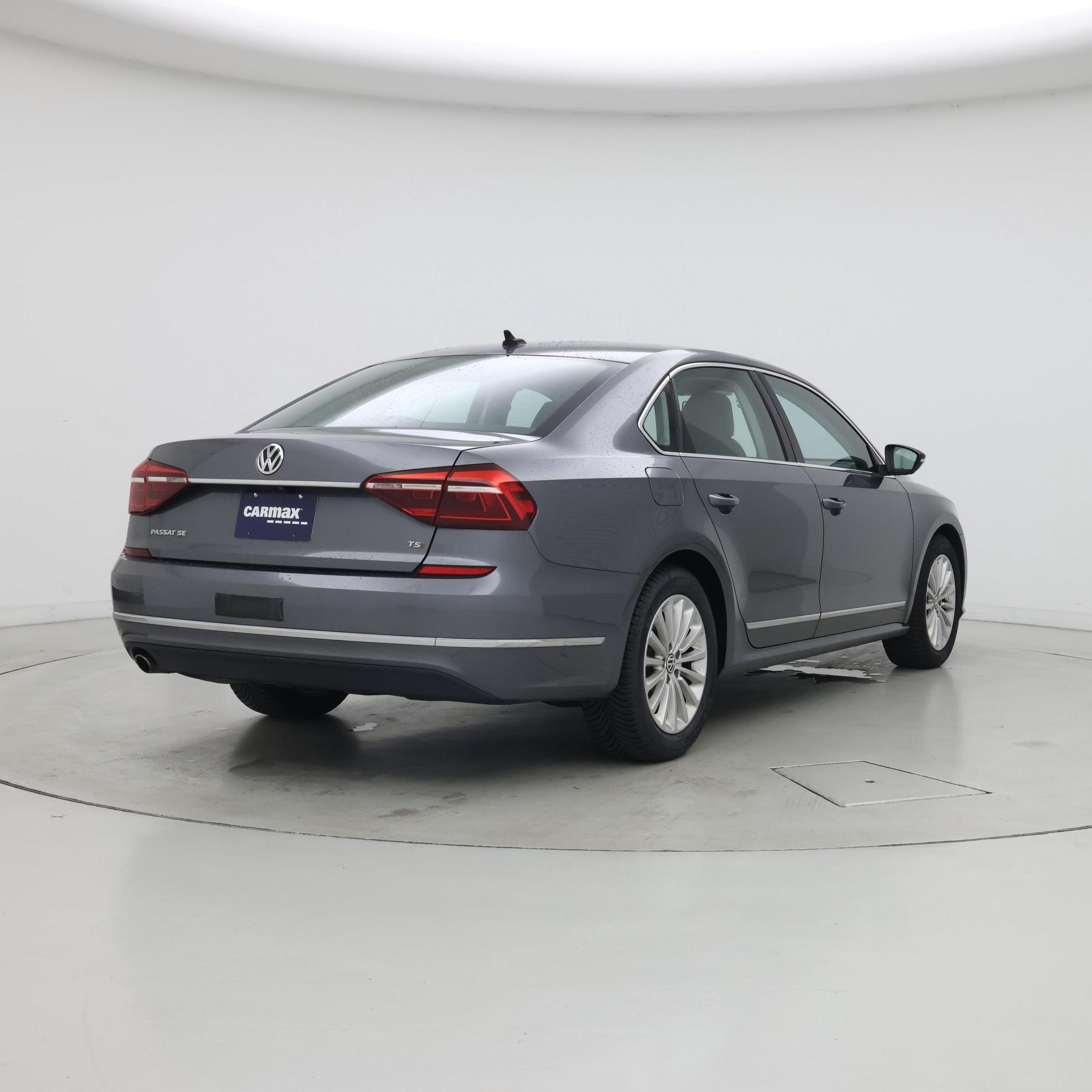 Thumbnail: 2017 Volkswagen Passat - 8