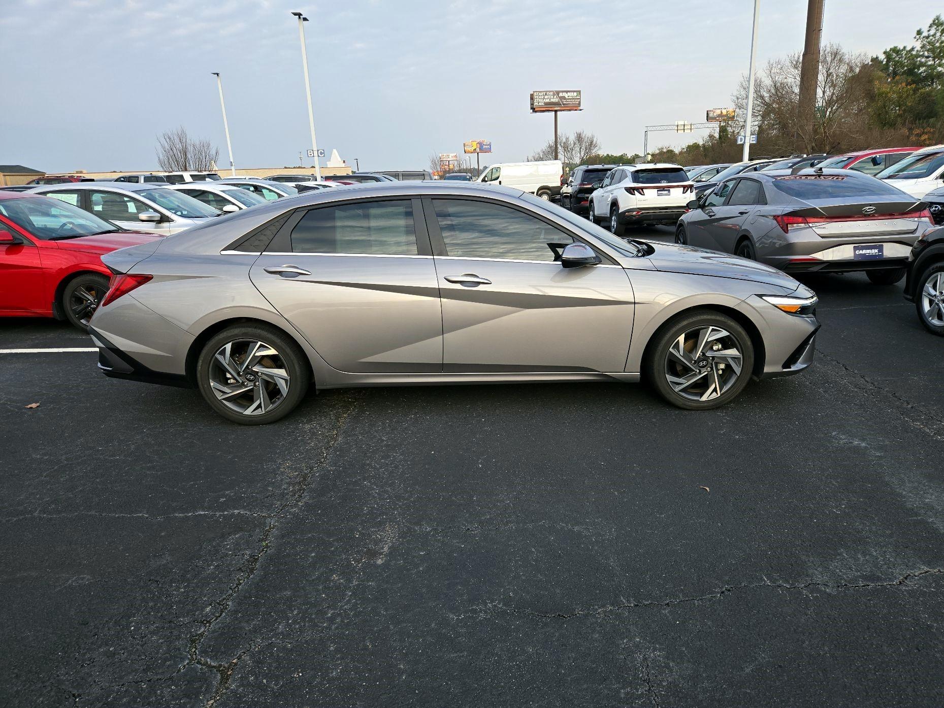 Thumbnail: 2024 Hyundai Elantra - 4