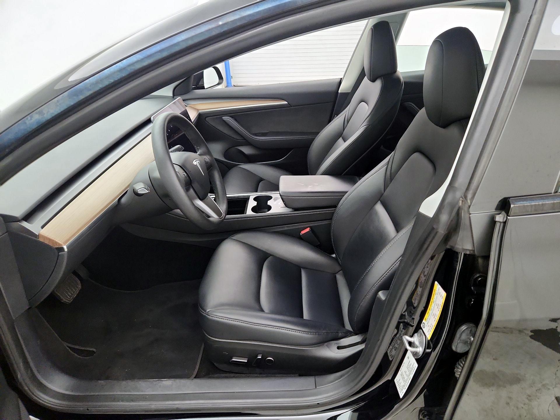 Thumbnail: 2023 Tesla Model 3 - 11