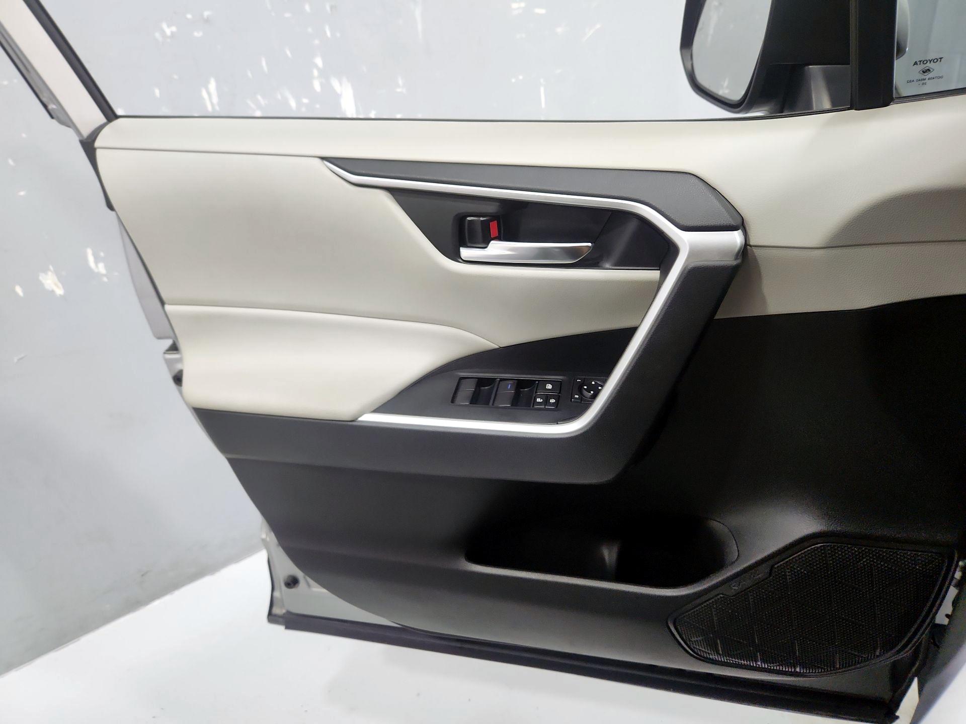 Thumbnail: 2021 Toyota RAV4 - 12