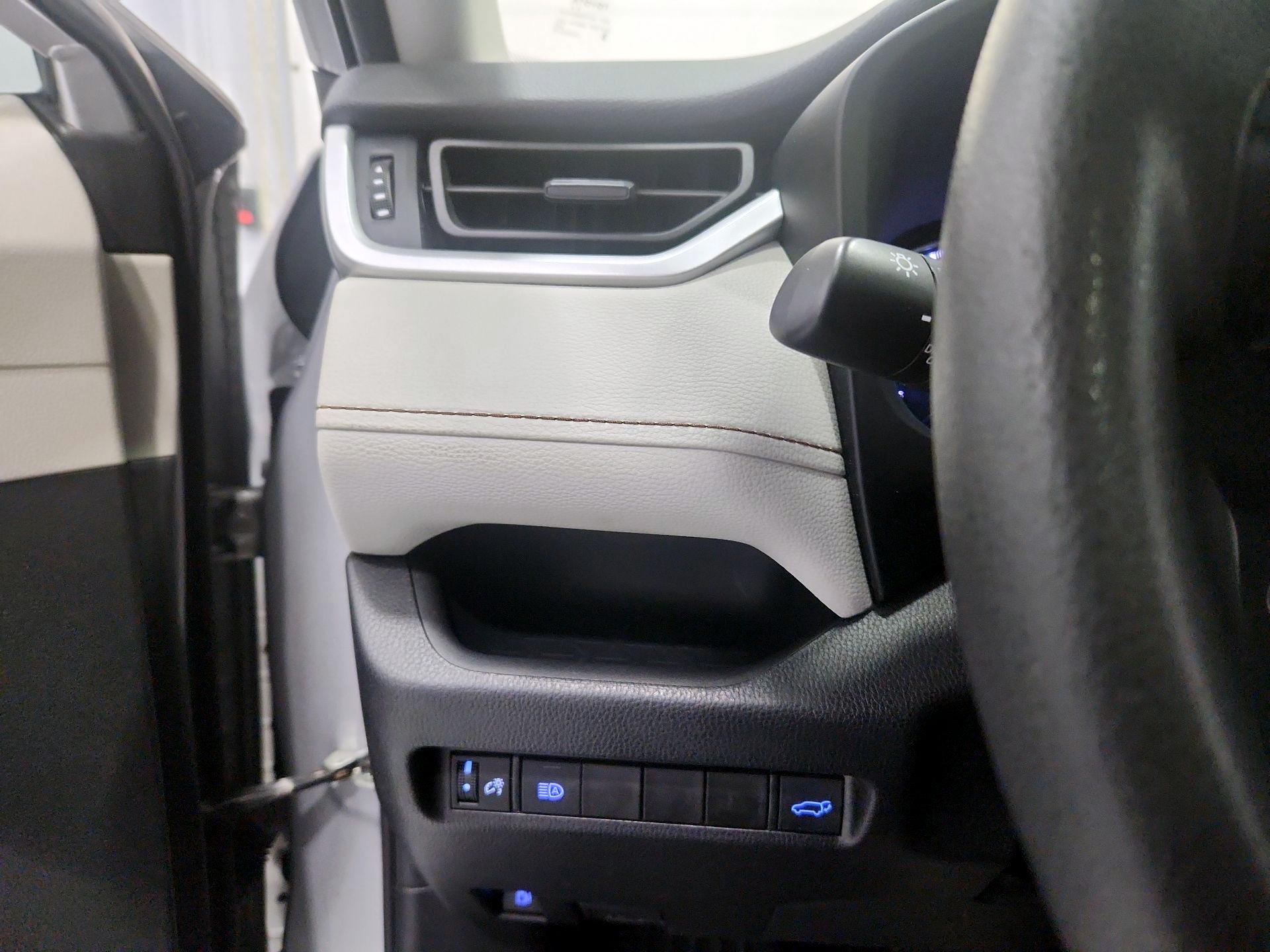 Thumbnail: 2021 Toyota RAV4 - 13