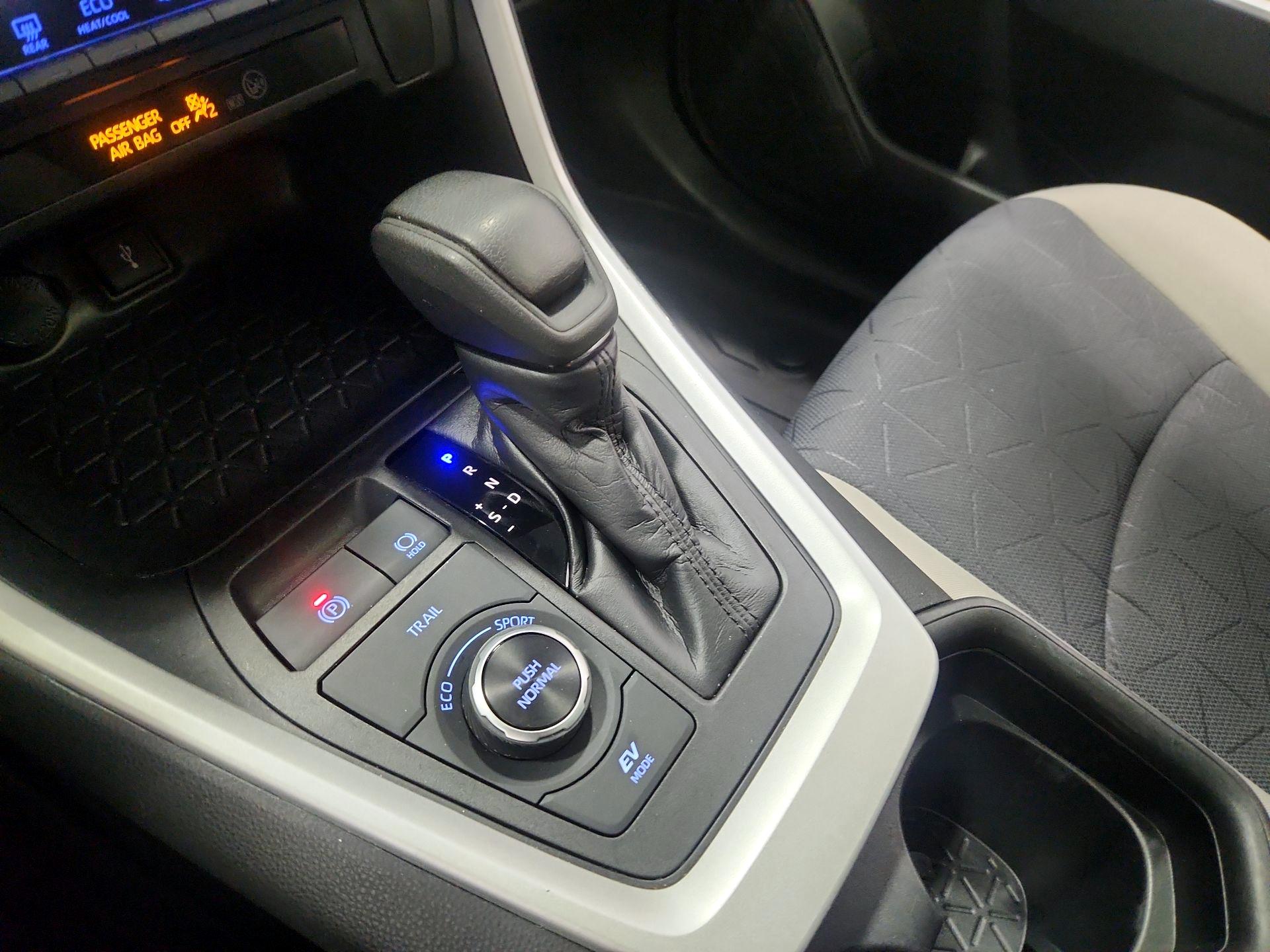 Thumbnail: 2021 Toyota RAV4 - 17