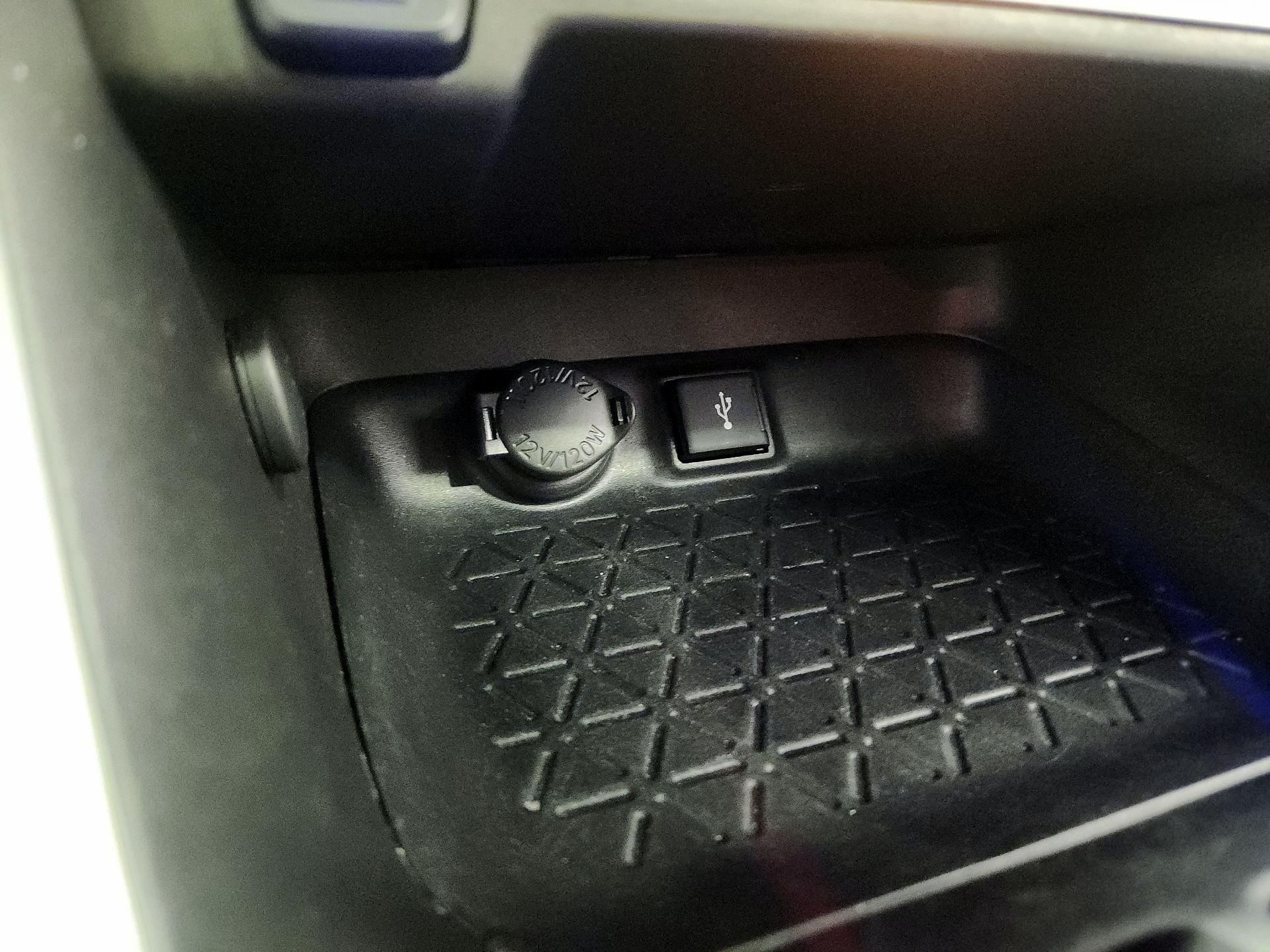 Thumbnail: 2021 Toyota RAV4 - 18