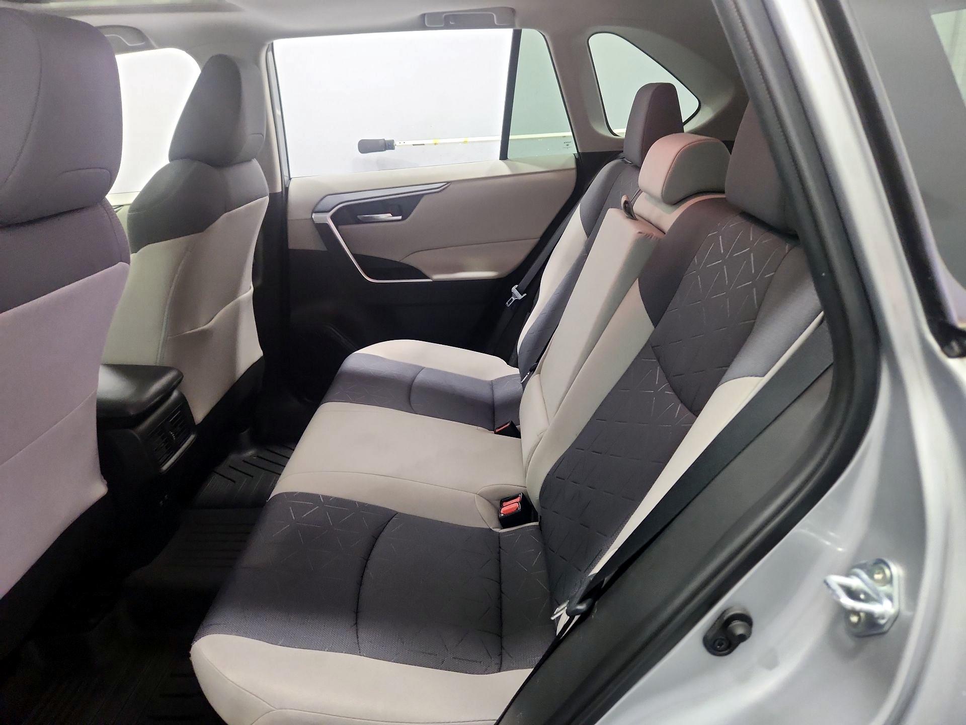 Thumbnail: 2021 Toyota RAV4 - 20