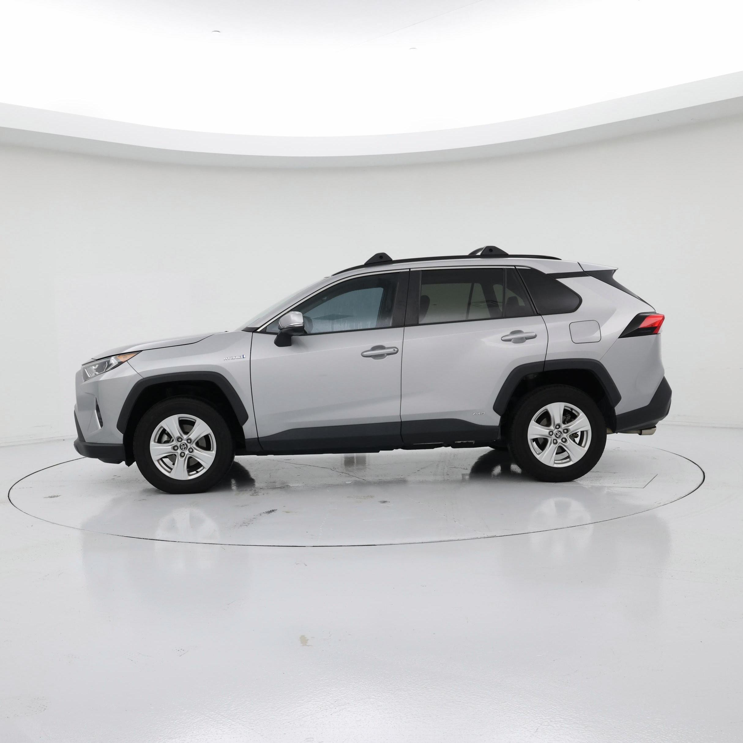 Thumbnail: 2021 Toyota RAV4 - 3
