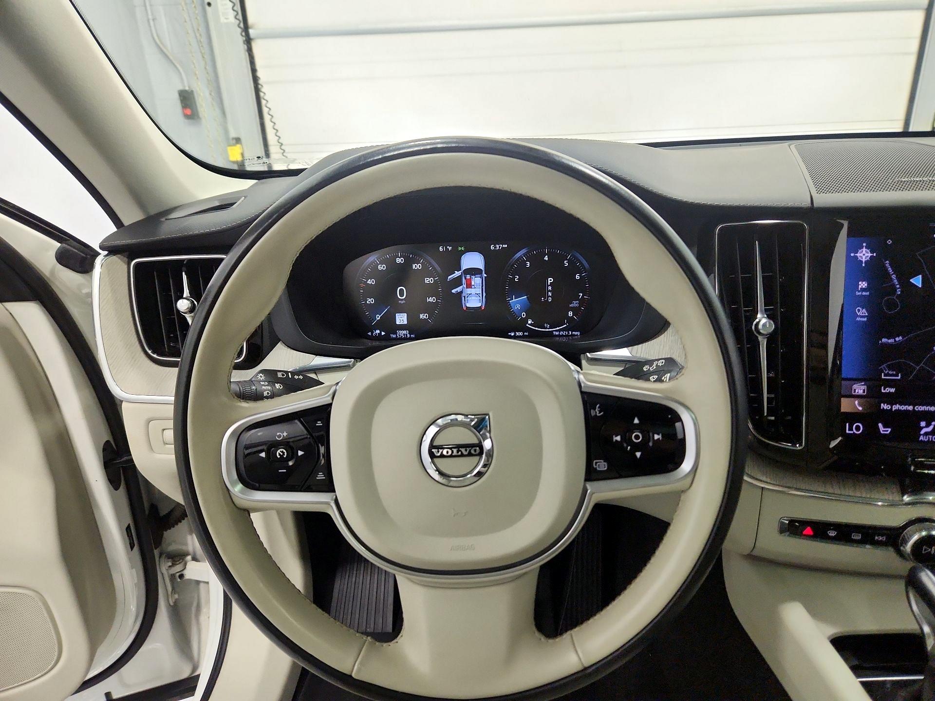 Thumbnail: 2021 Volvo XC60 - 10