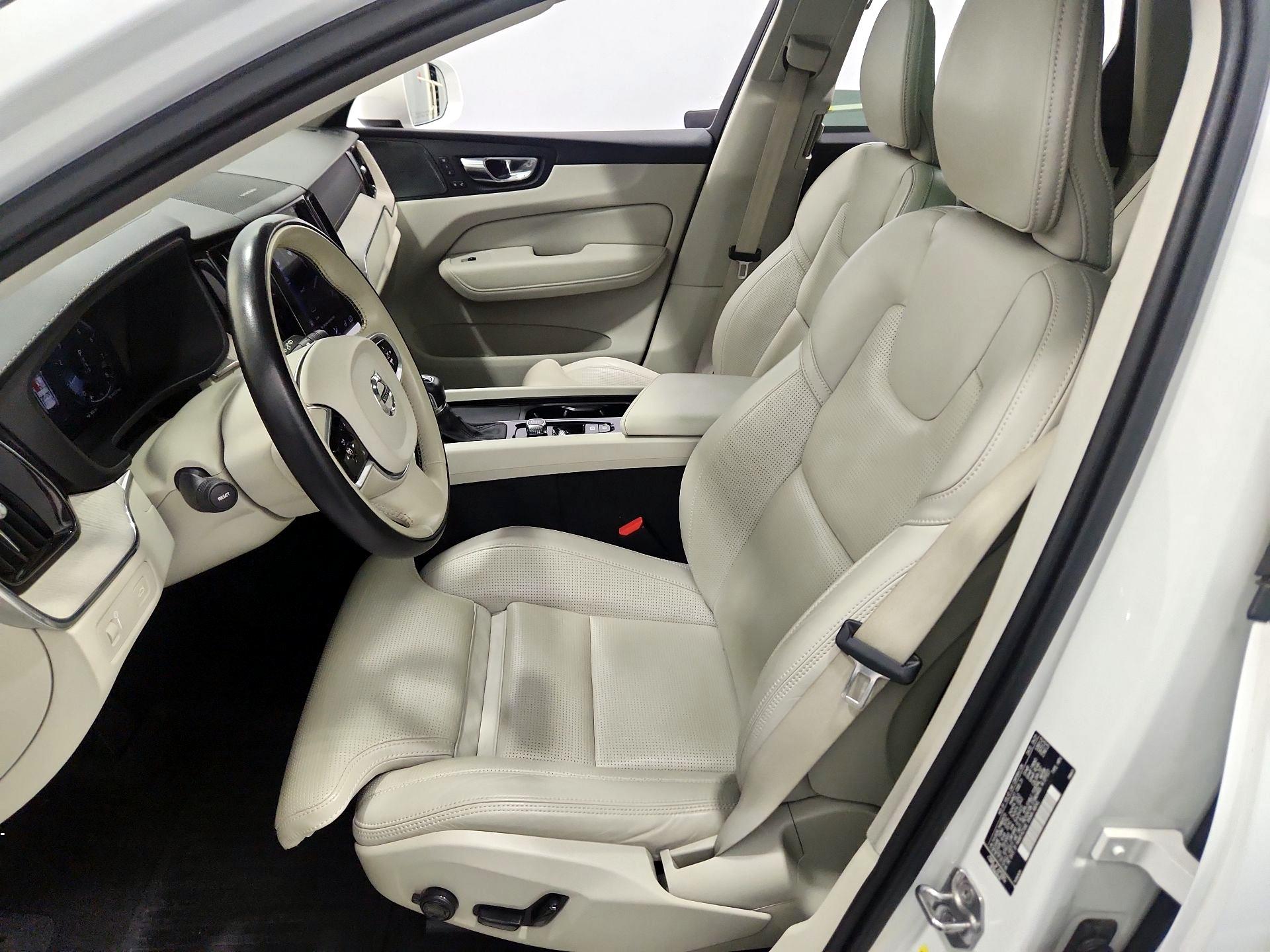 Thumbnail: 2021 Volvo XC60 - 11