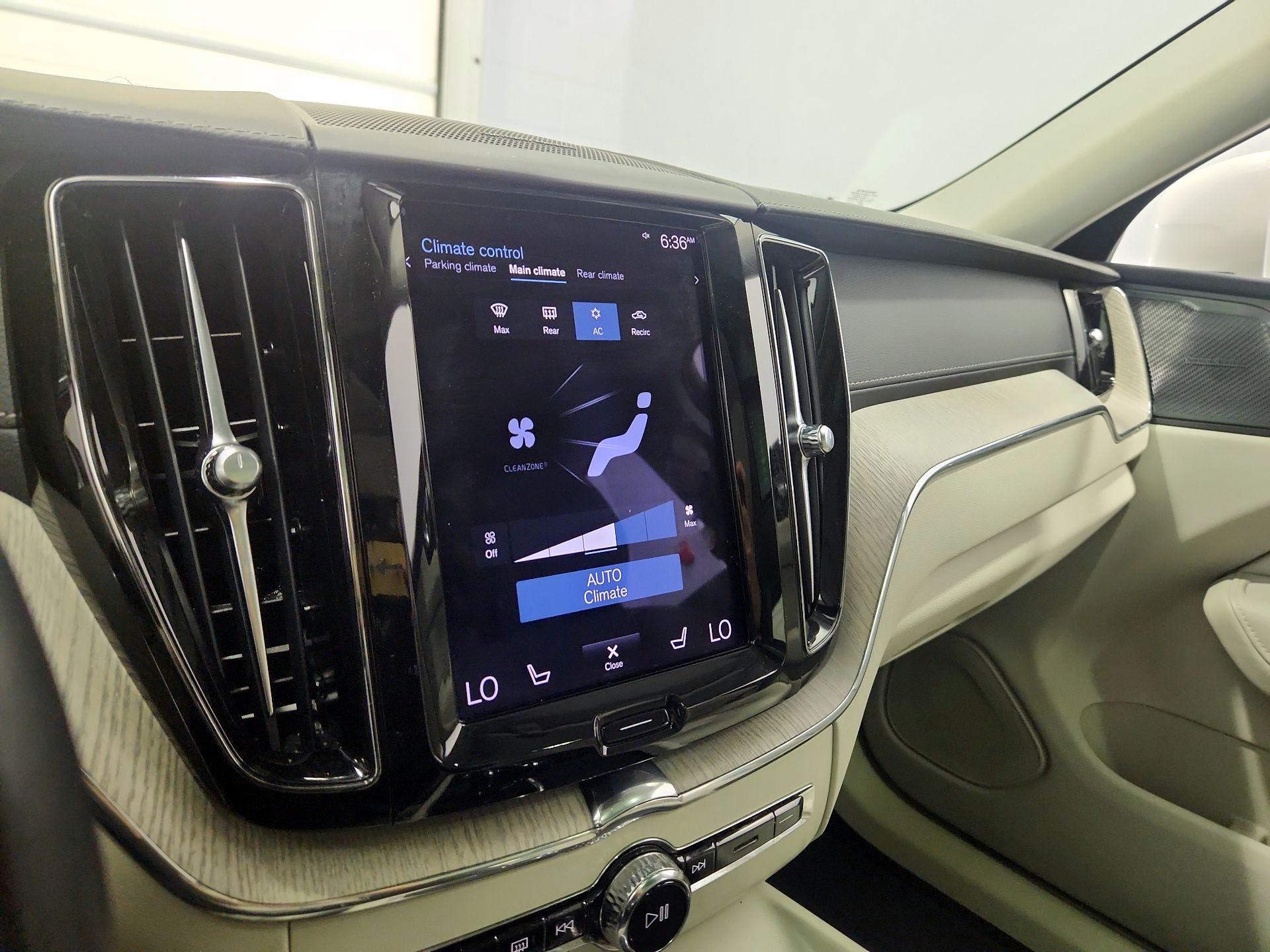 Thumbnail: 2021 Volvo XC60 - 17