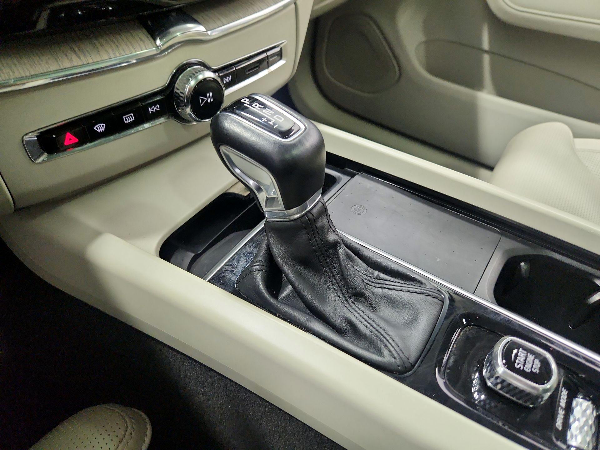 Thumbnail: 2021 Volvo XC60 - 18