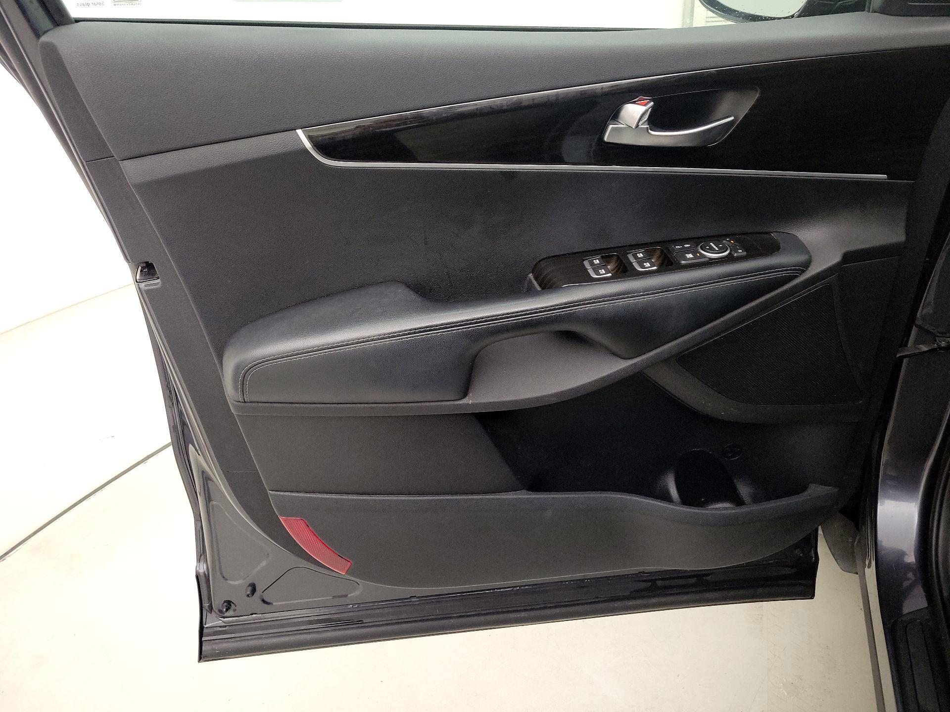 Thumbnail: 2019 Kia Sorento - 12