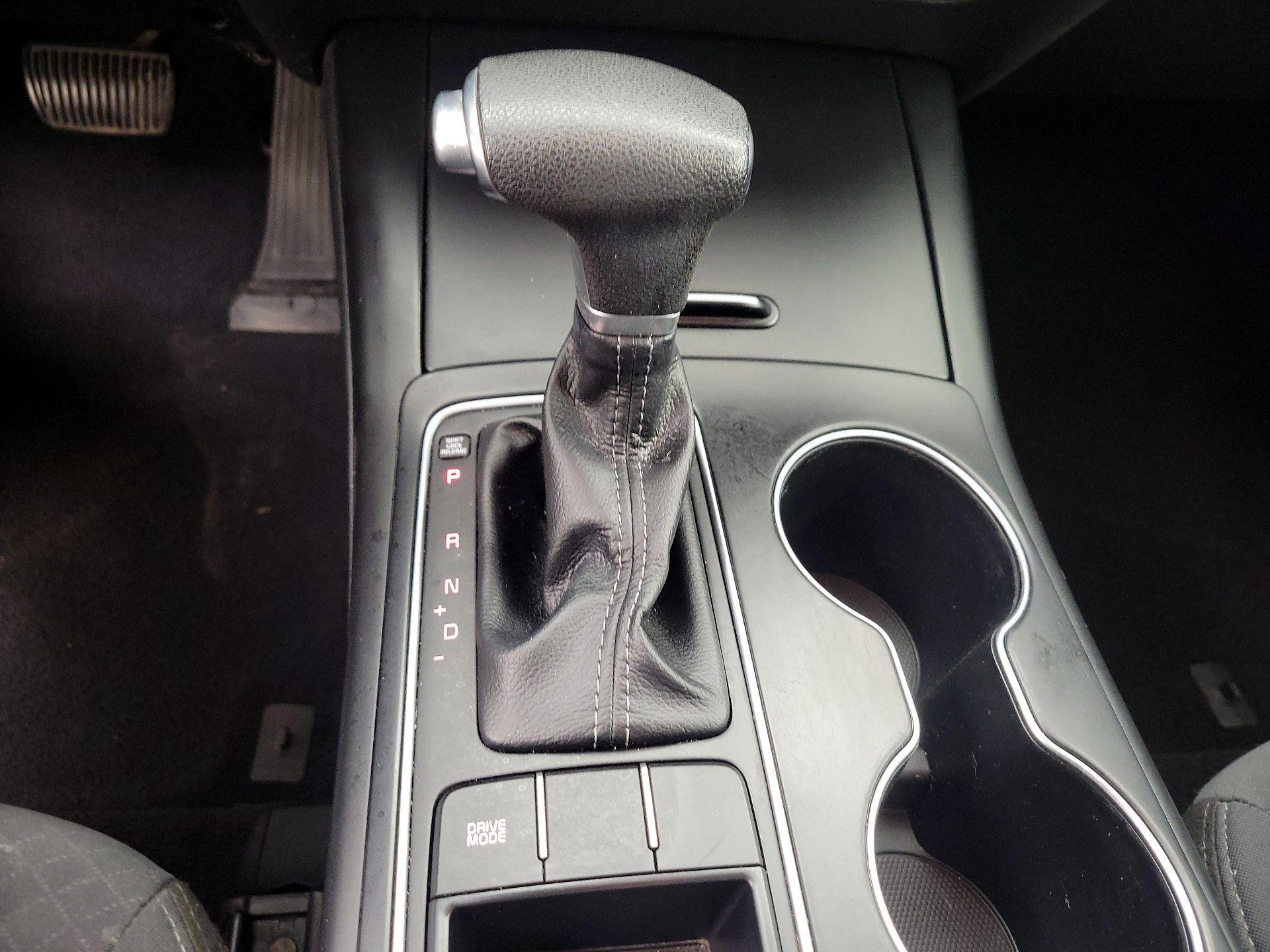 Thumbnail: 2019 Kia Sorento - 17