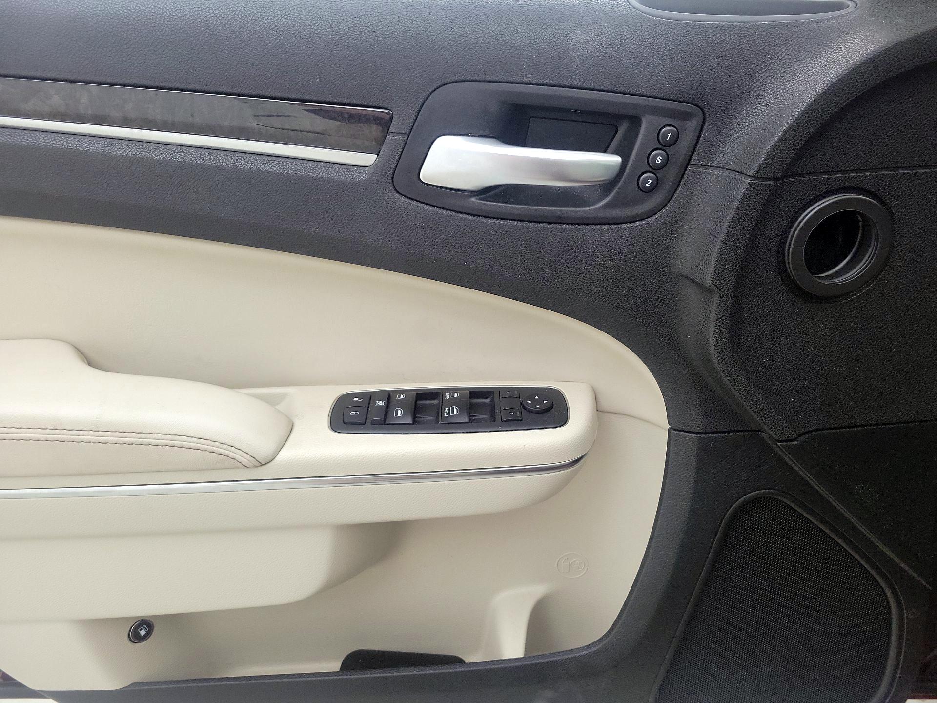 Thumbnail: 2017 Chrysler 300 - 12