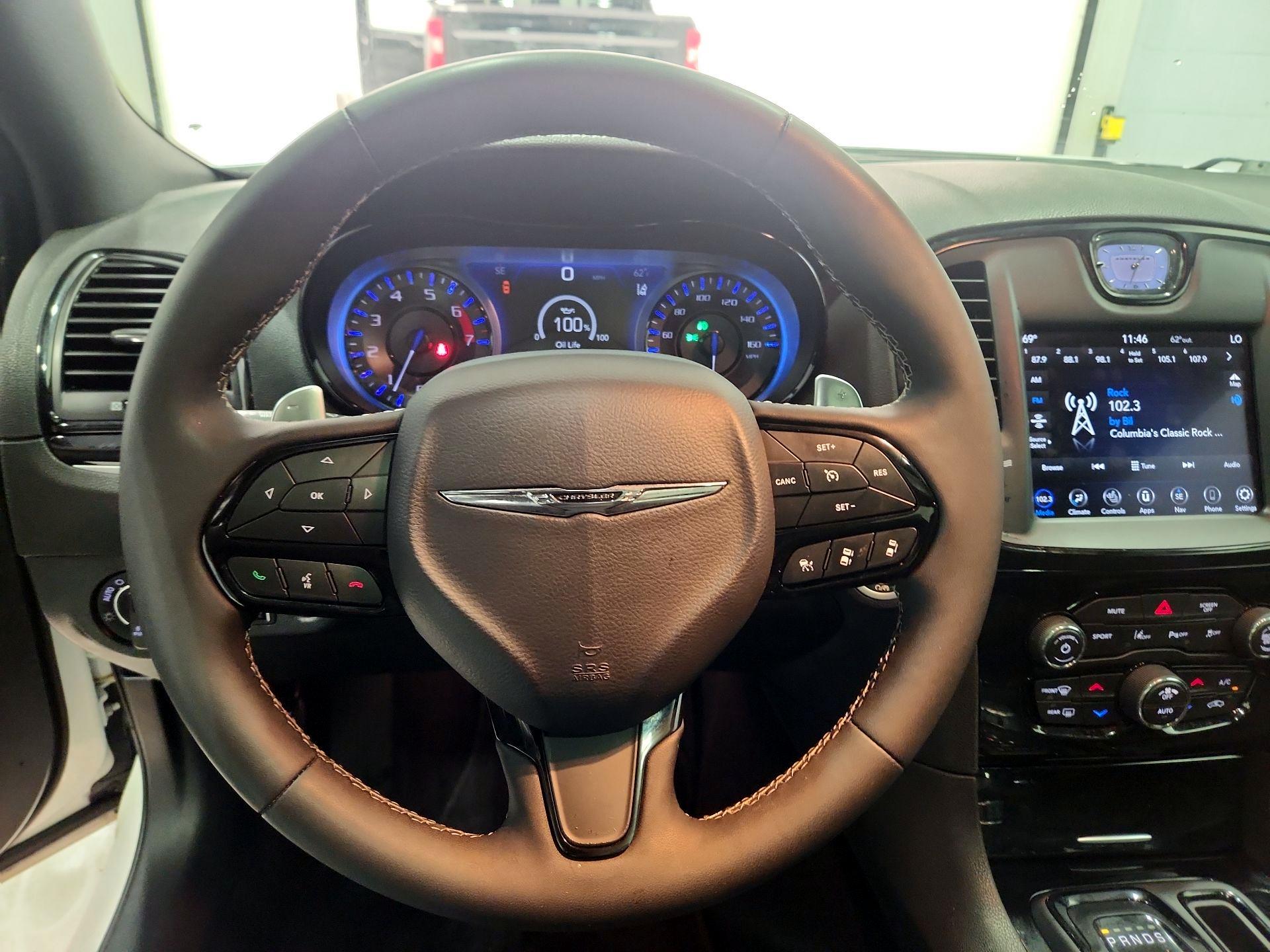 Thumbnail: 2023 Chrysler 300 - 10