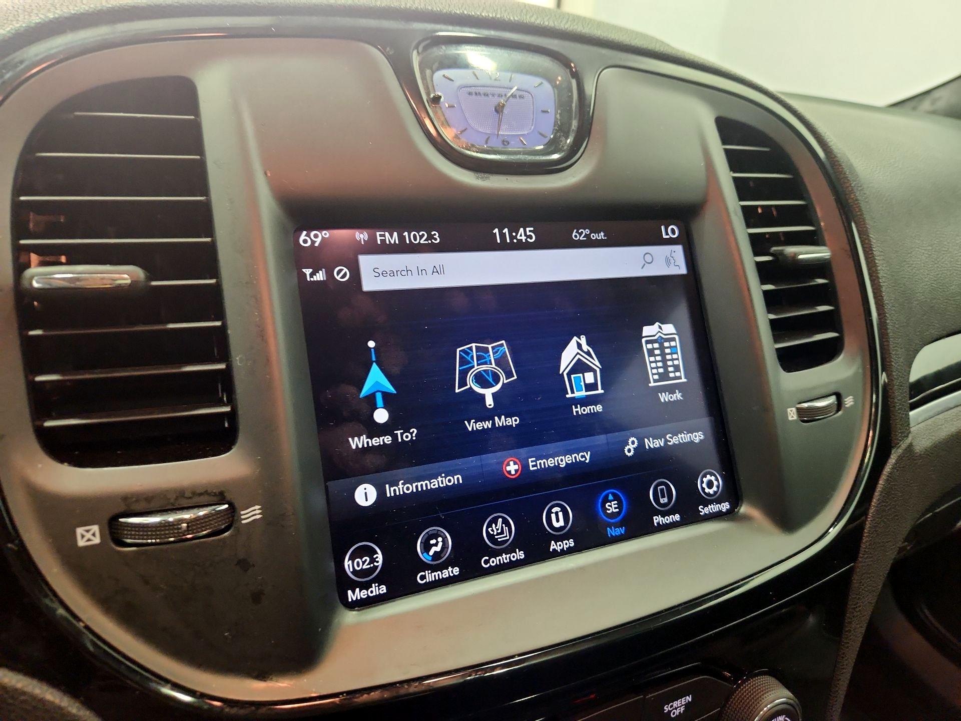 Thumbnail: 2023 Chrysler 300 - 14